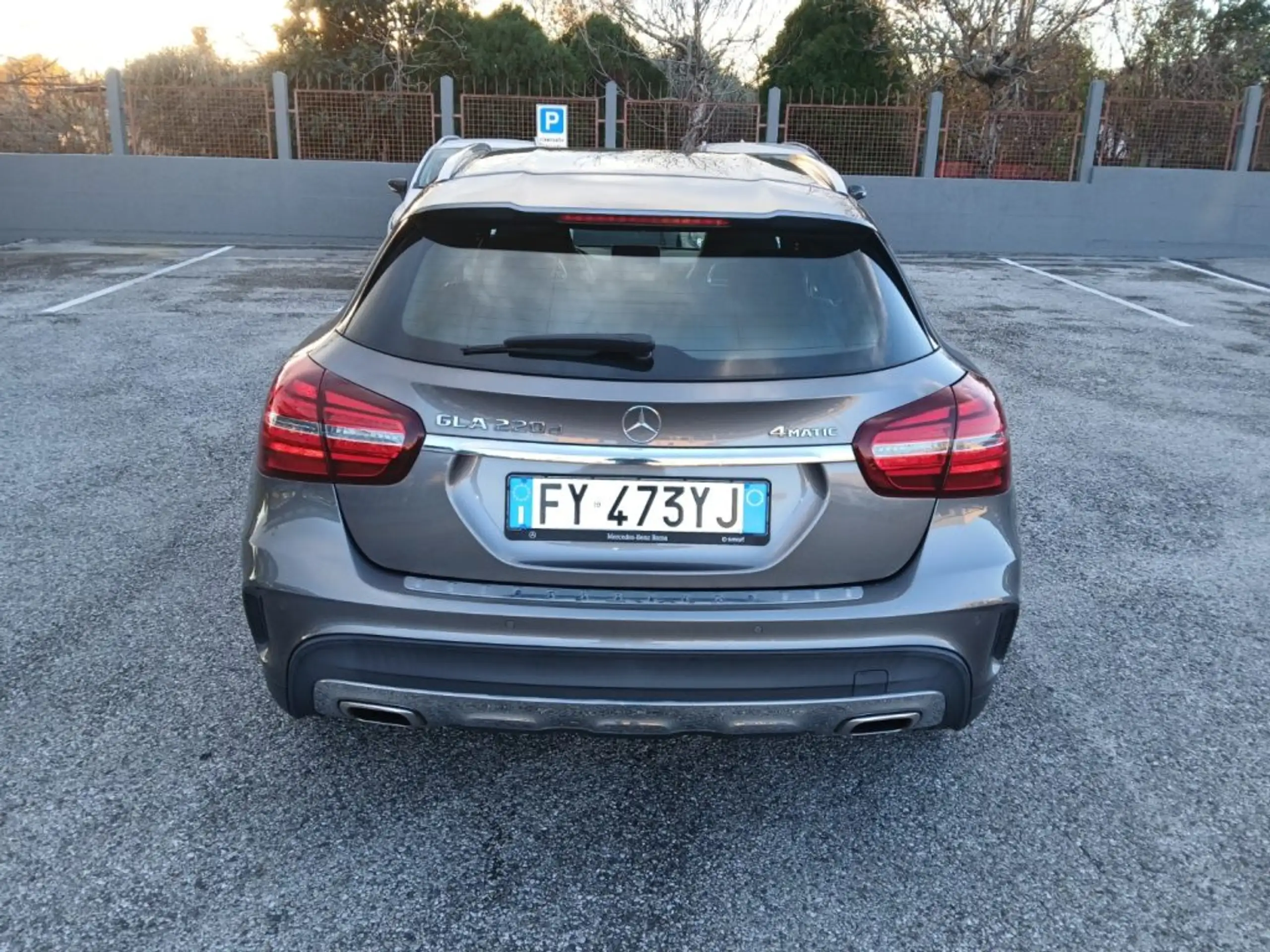 Mercedes-Benz - GLA 220