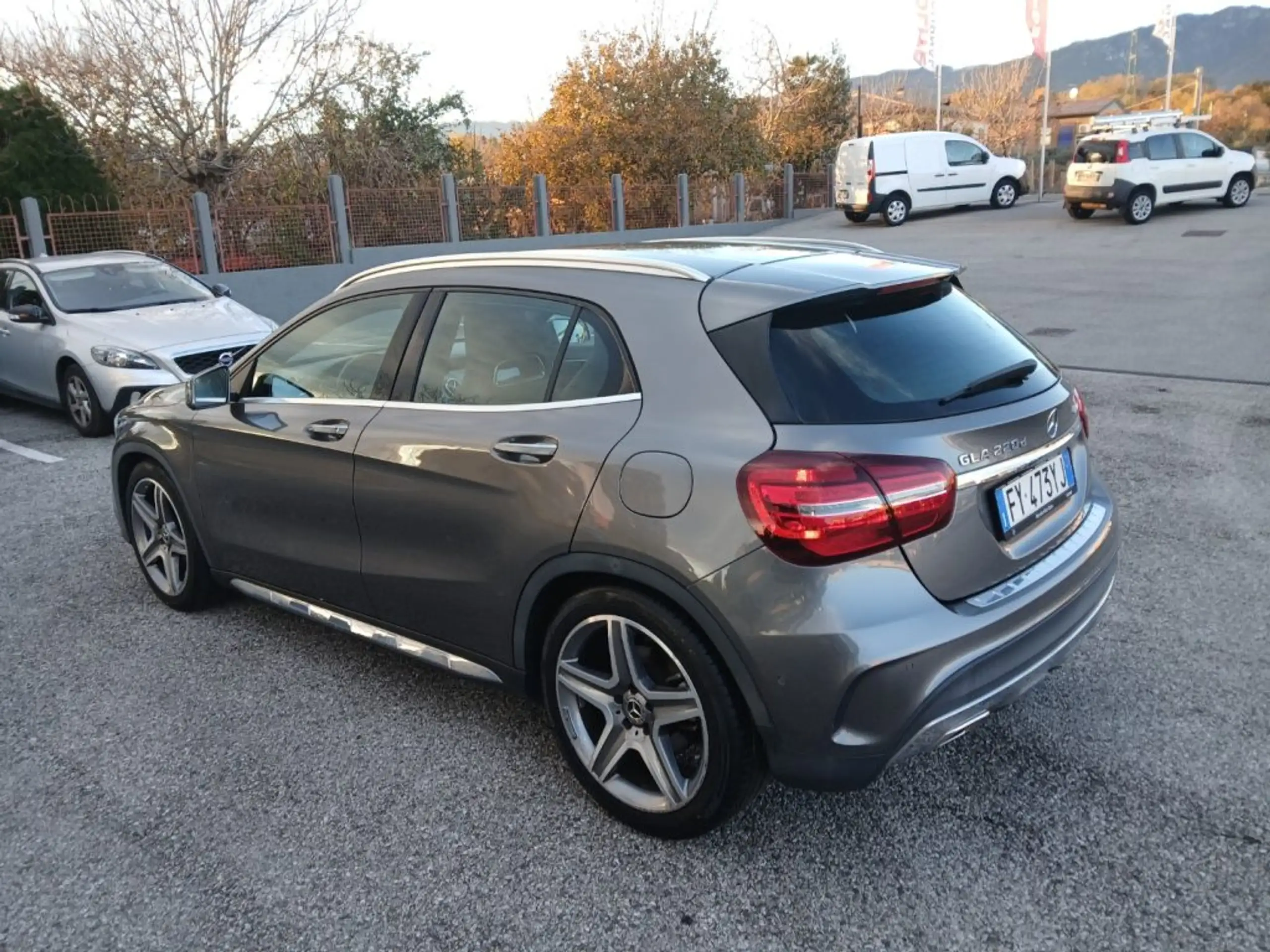 Mercedes-Benz - GLA 220