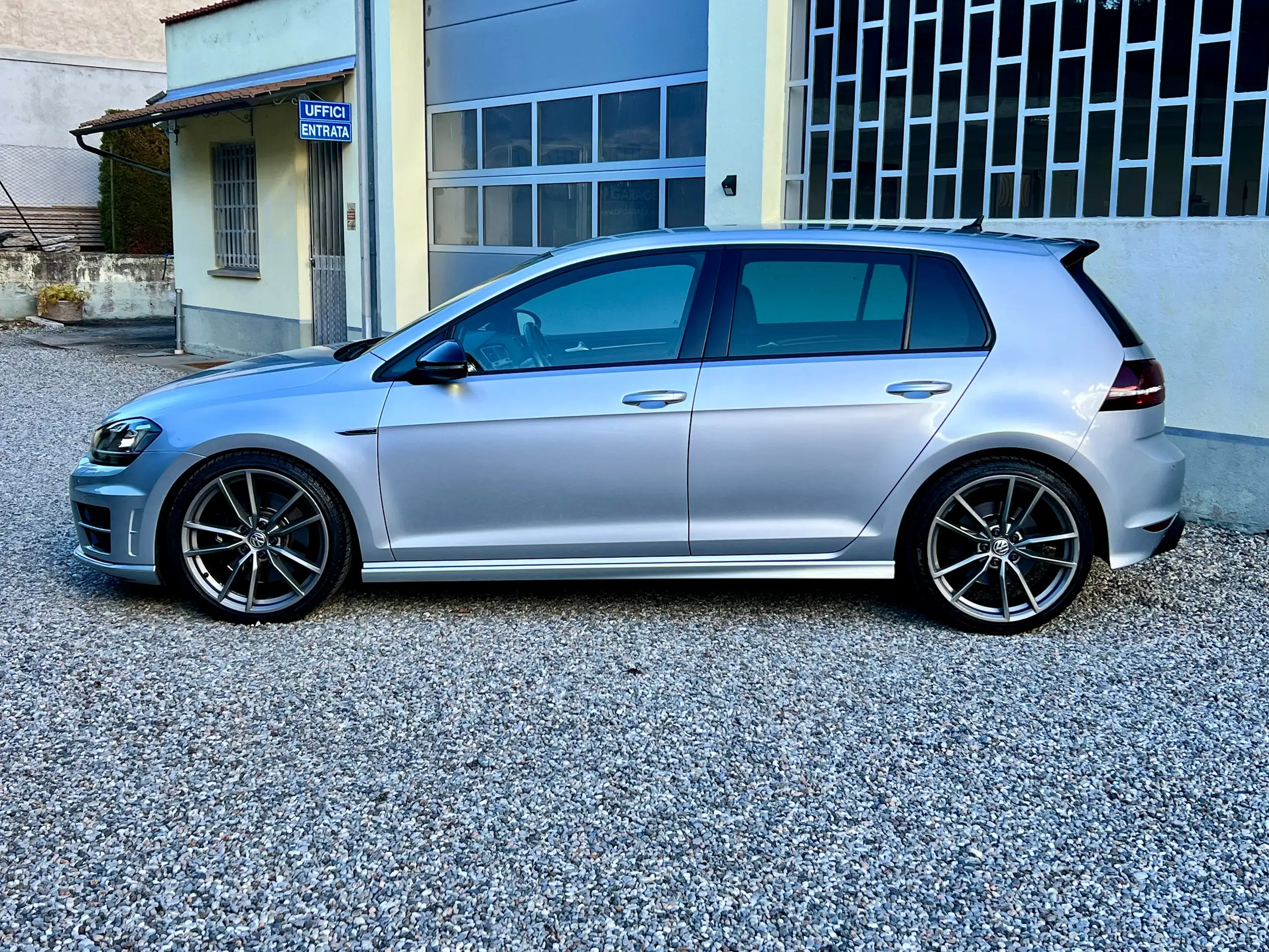 Volkswagen - Golf