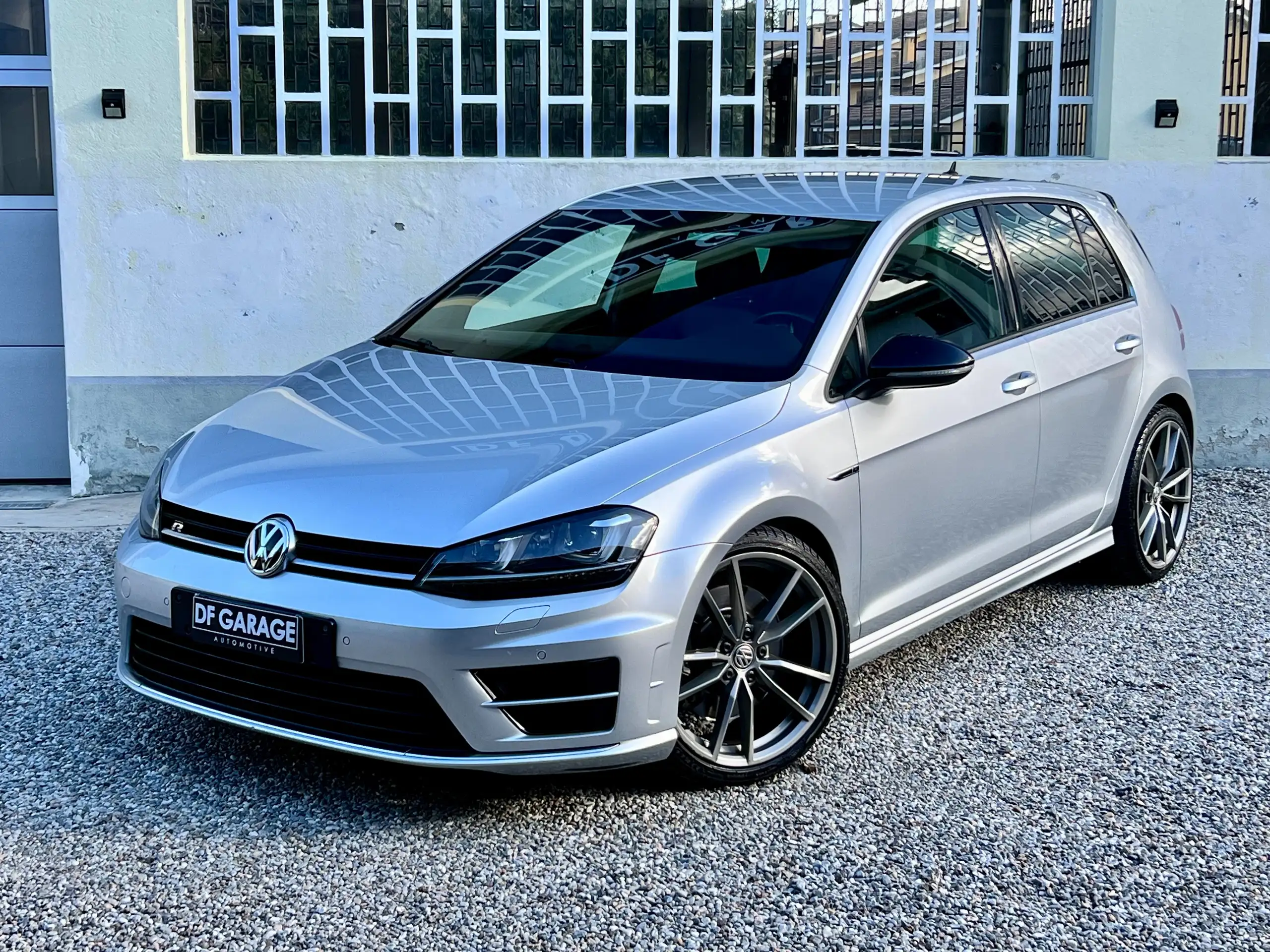 Volkswagen - Golf