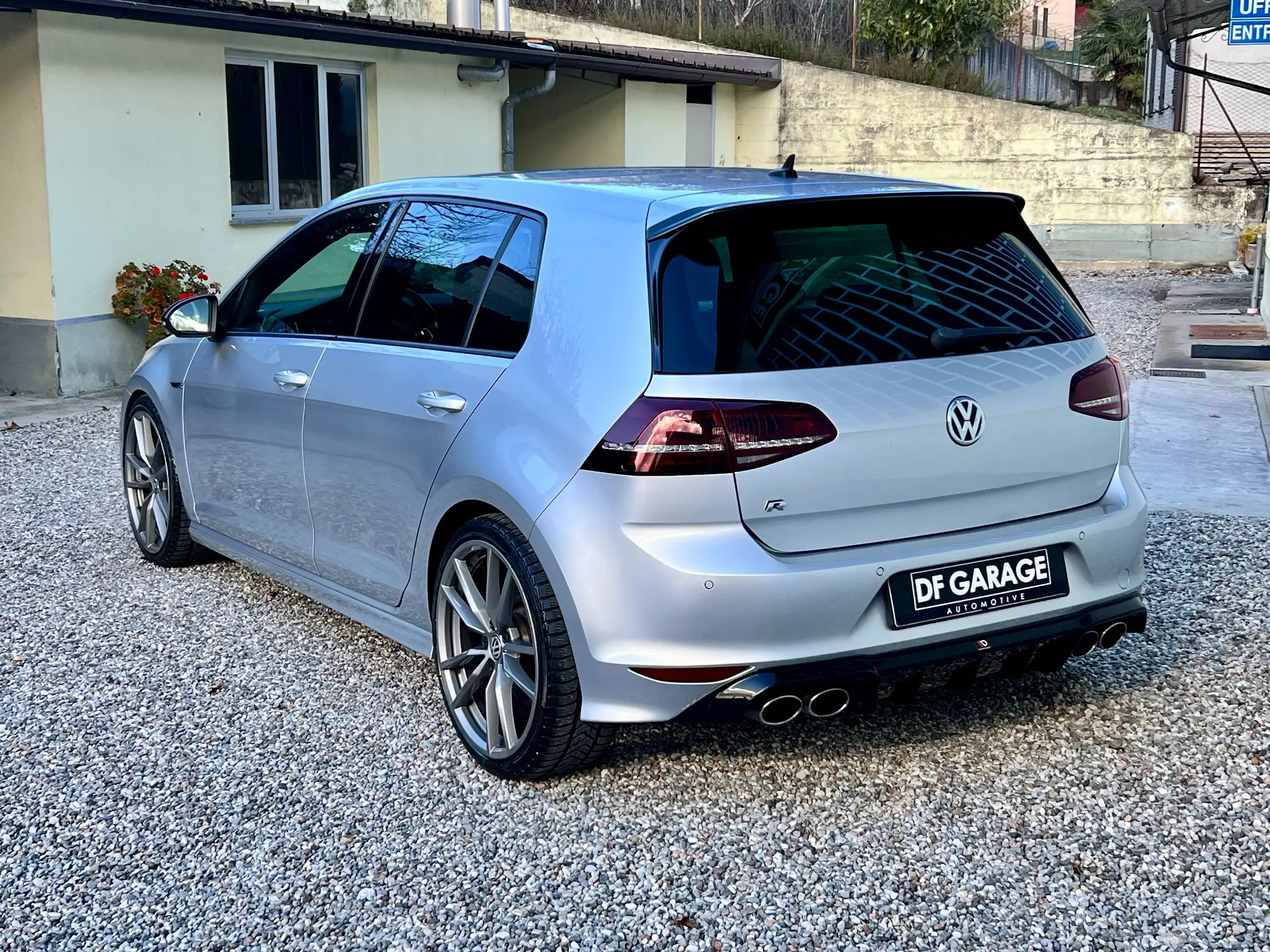 Volkswagen - Golf