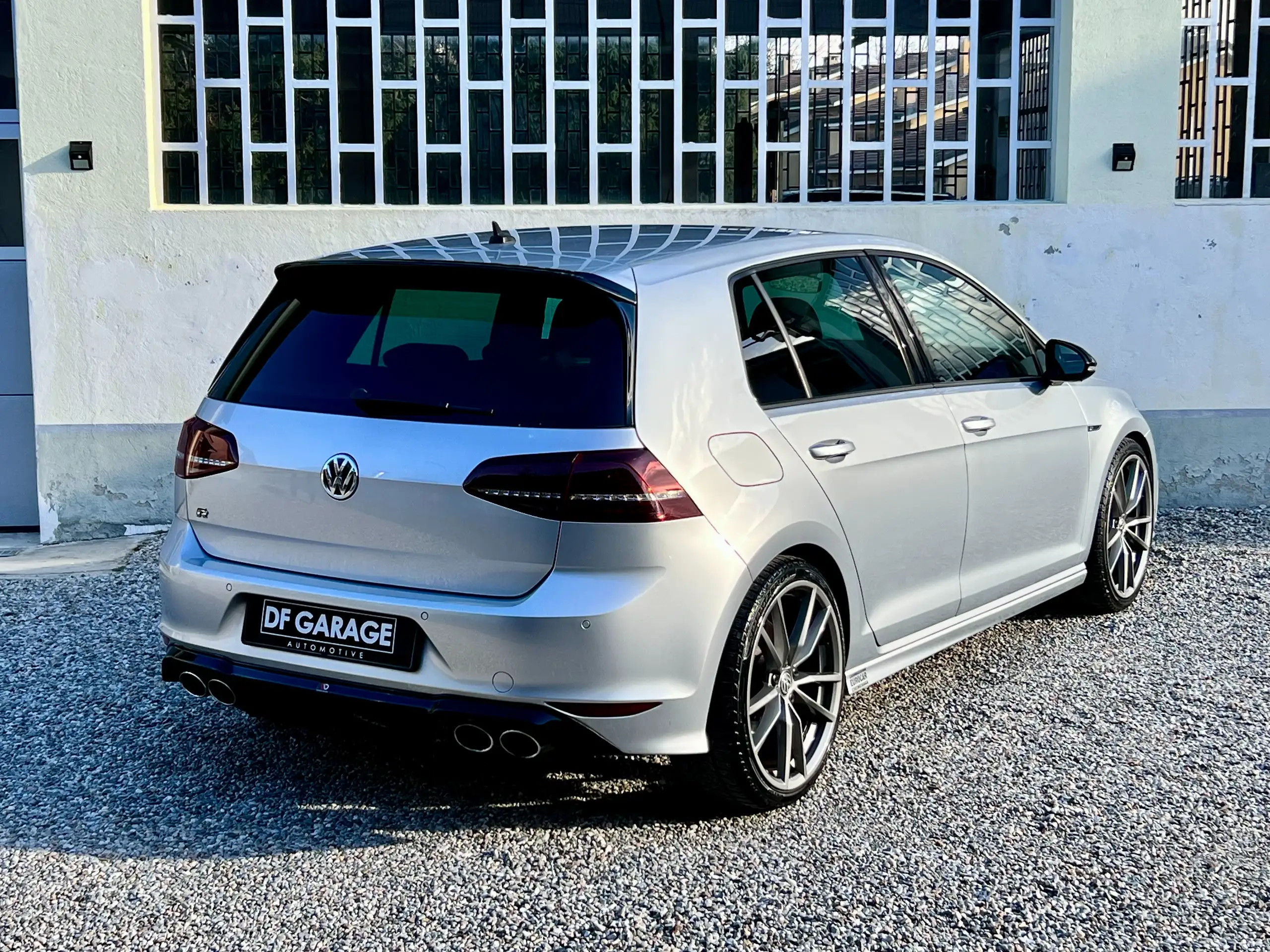 Volkswagen - Golf