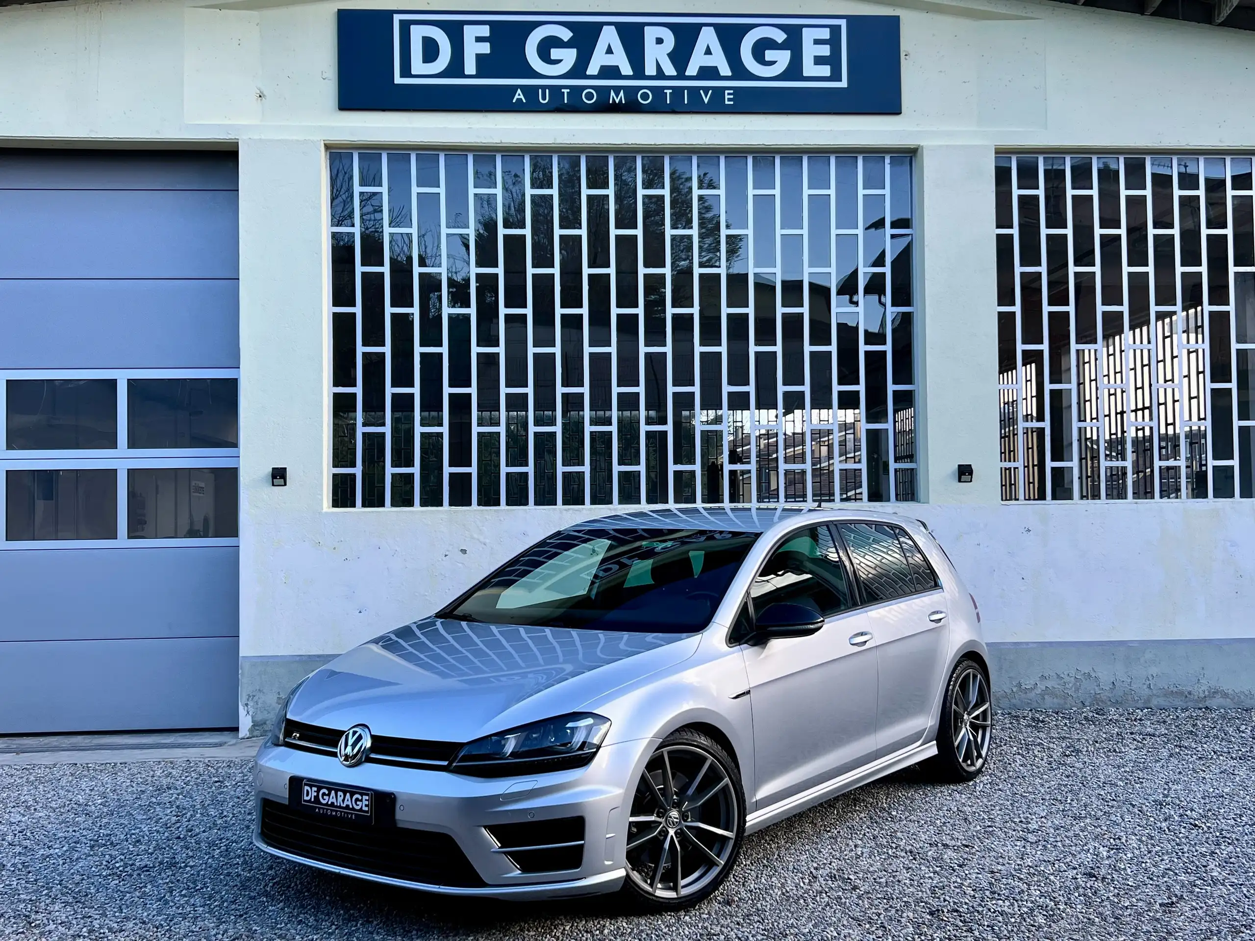 Volkswagen - Golf