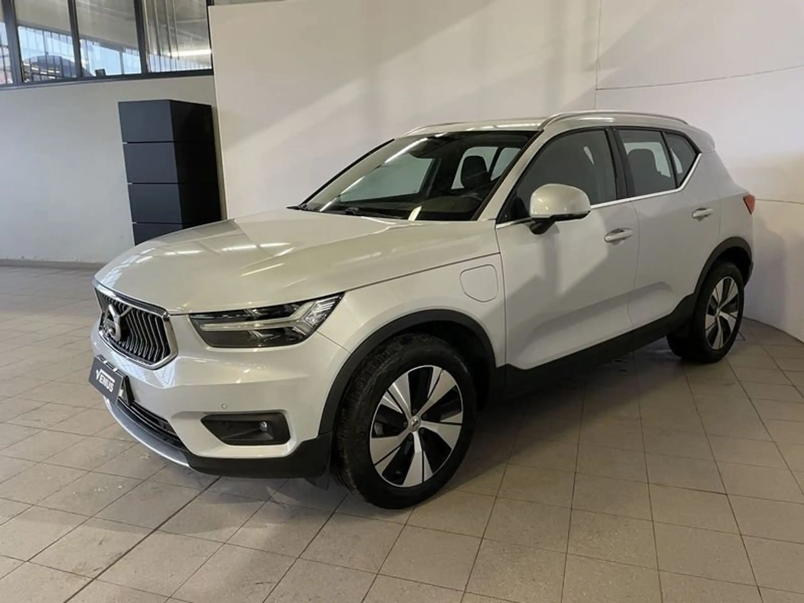 Volvo - XC40