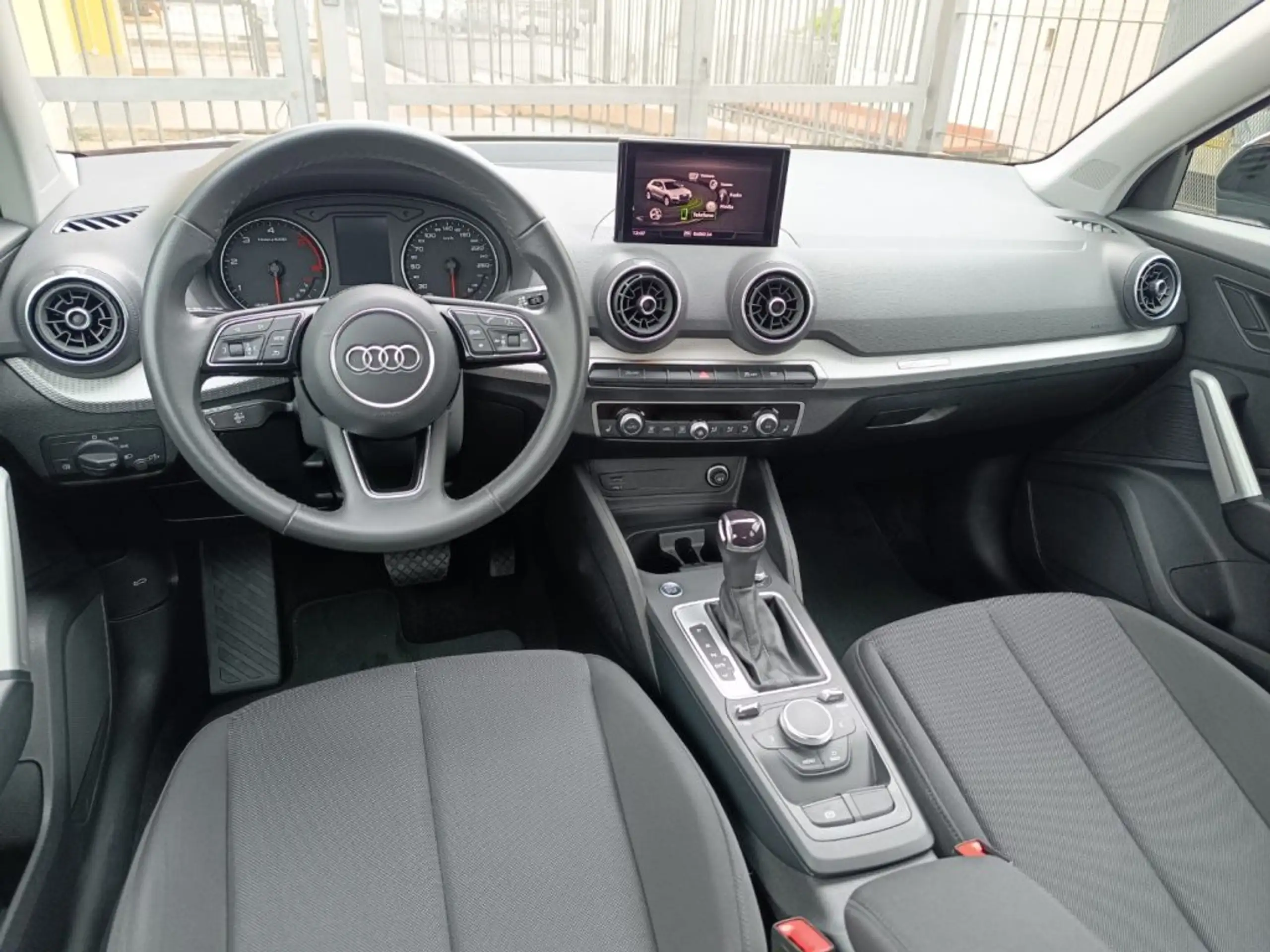 Audi - Q2