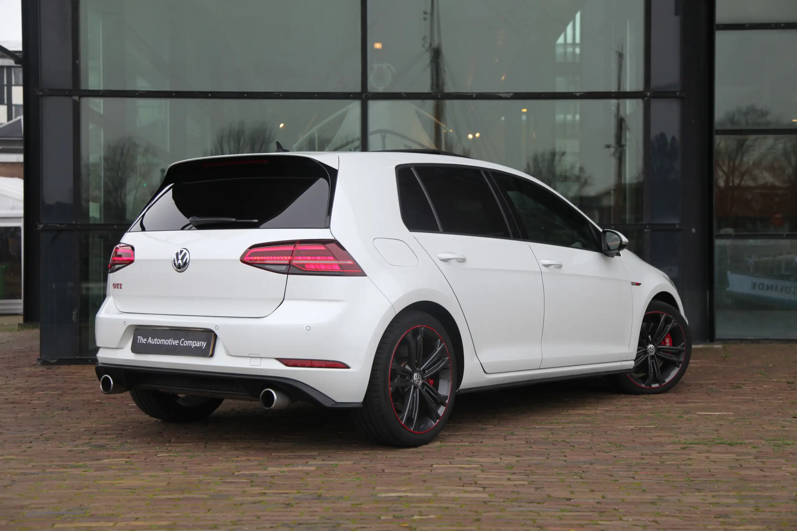 Volkswagen - Golf GTI