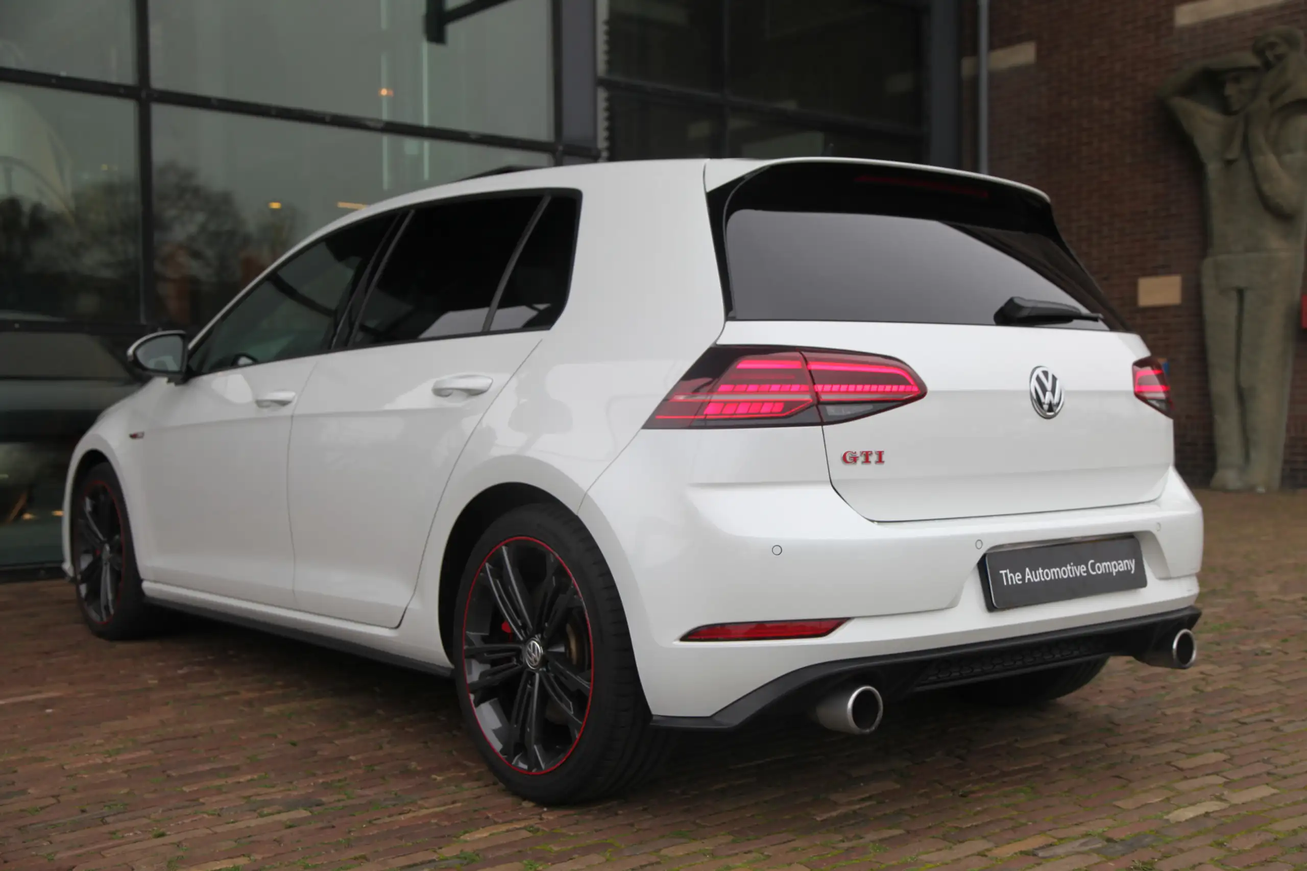 Volkswagen - Golf GTI