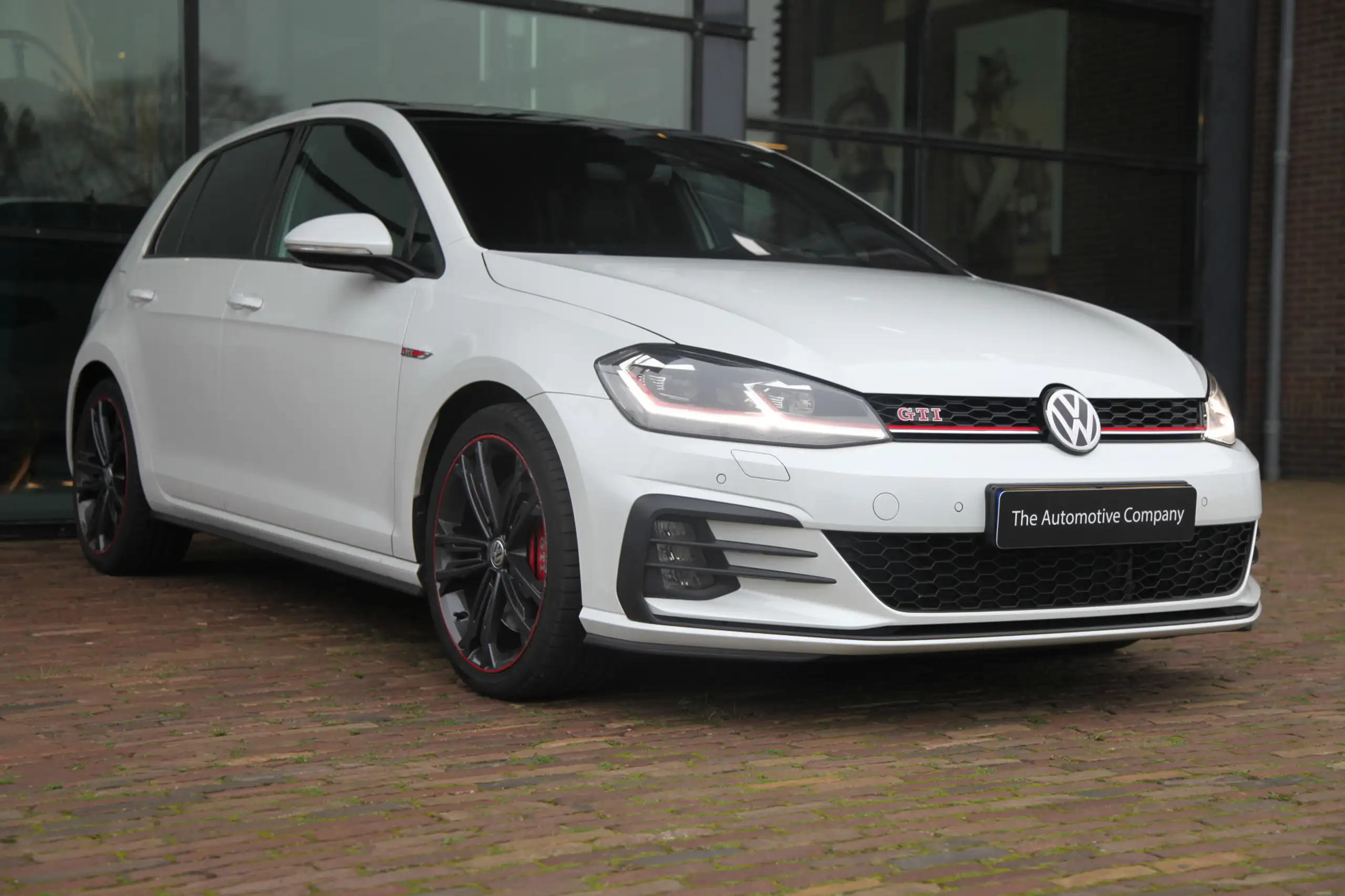 Volkswagen - Golf GTI