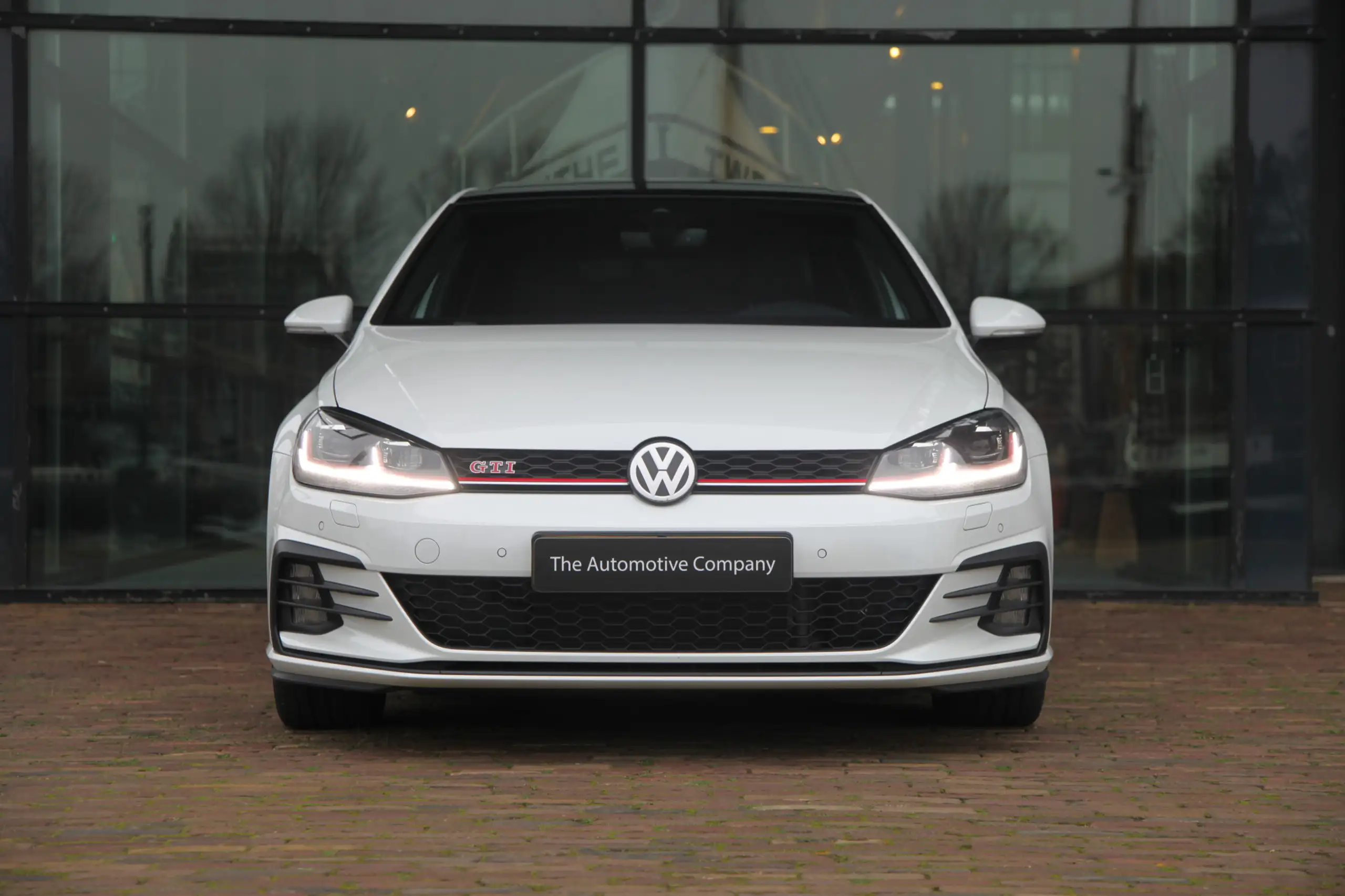 Volkswagen - Golf GTI