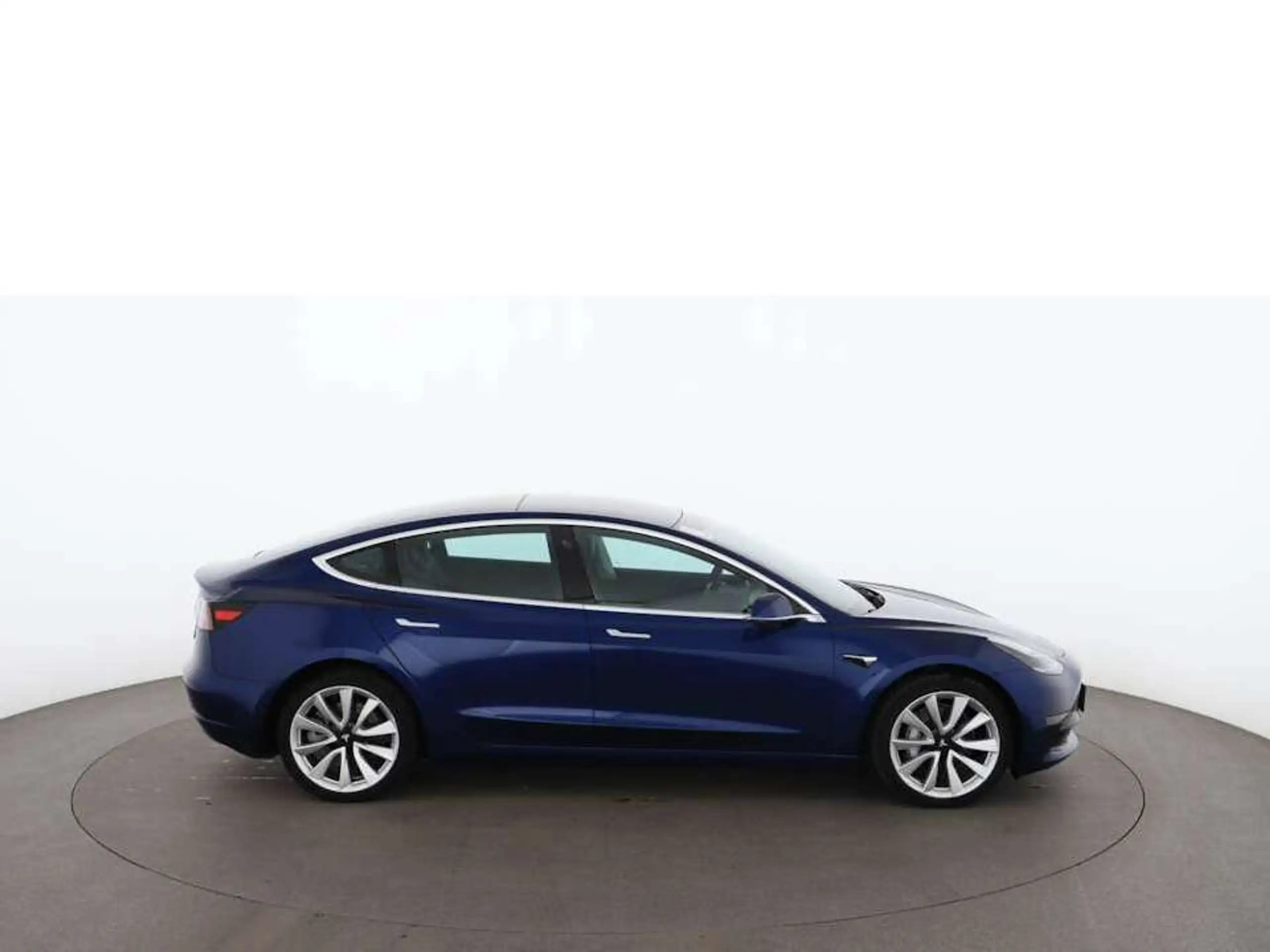 Tesla - Model 3