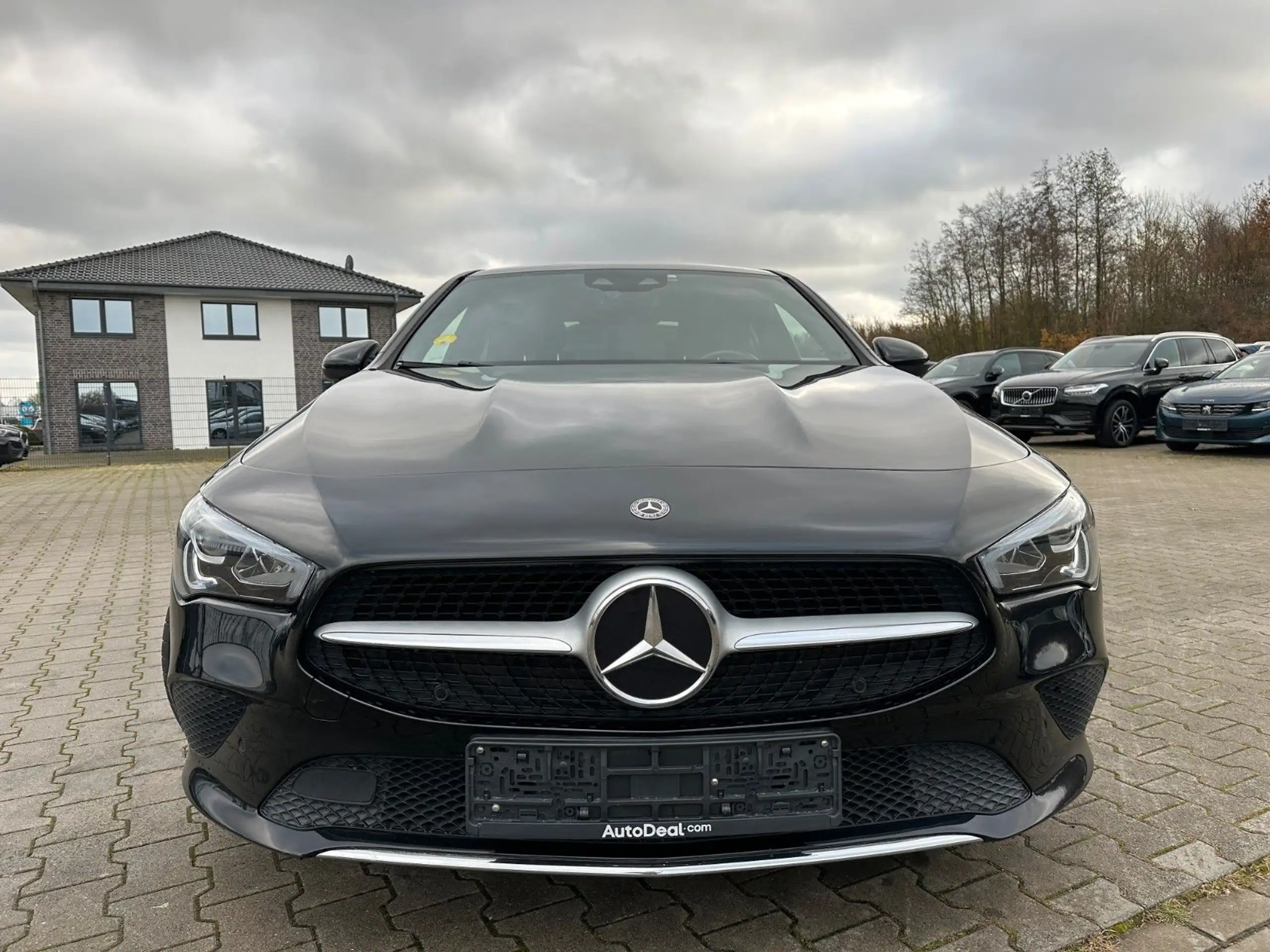 Mercedes-Benz - CLA 180