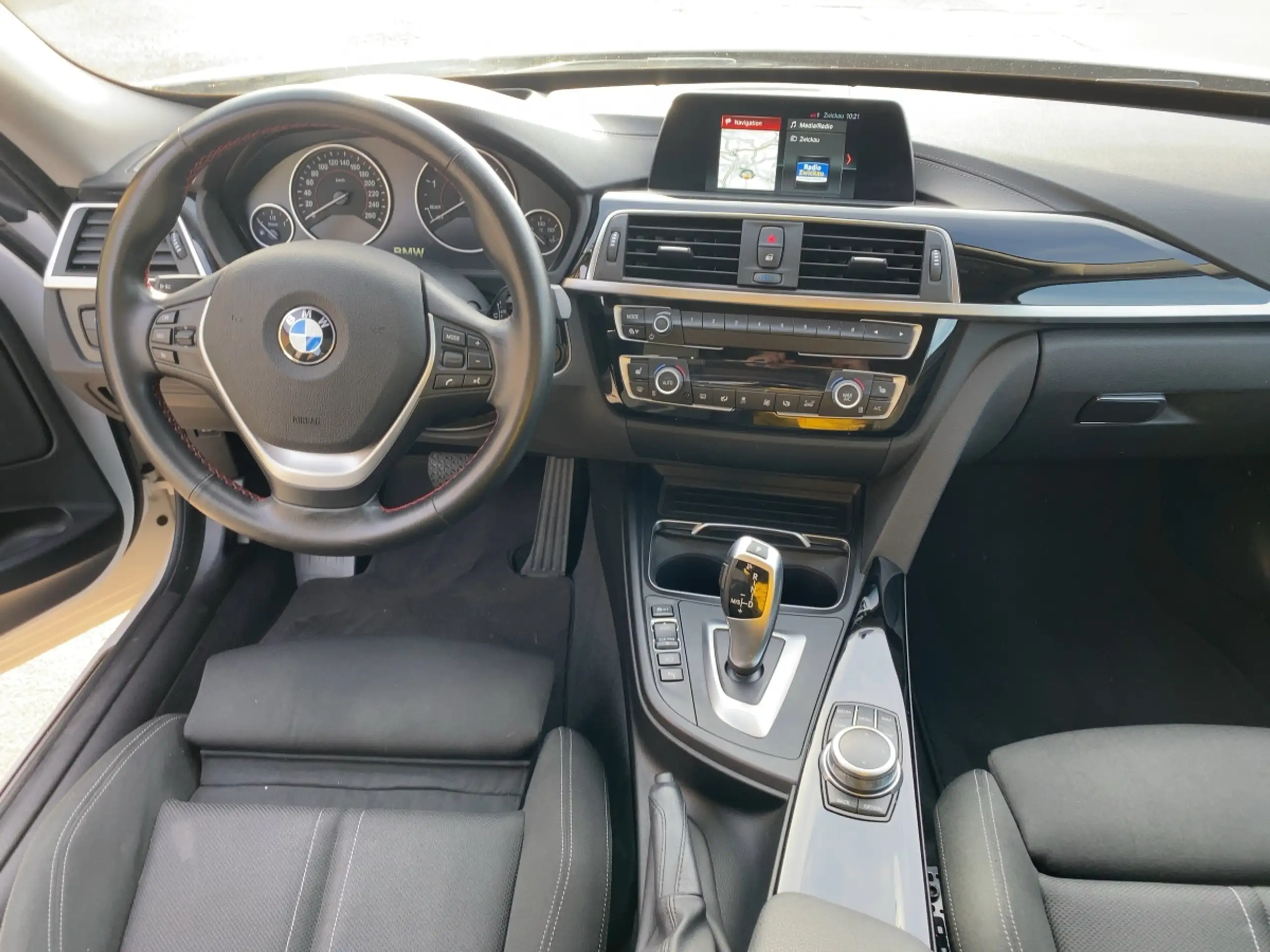 BMW - 320