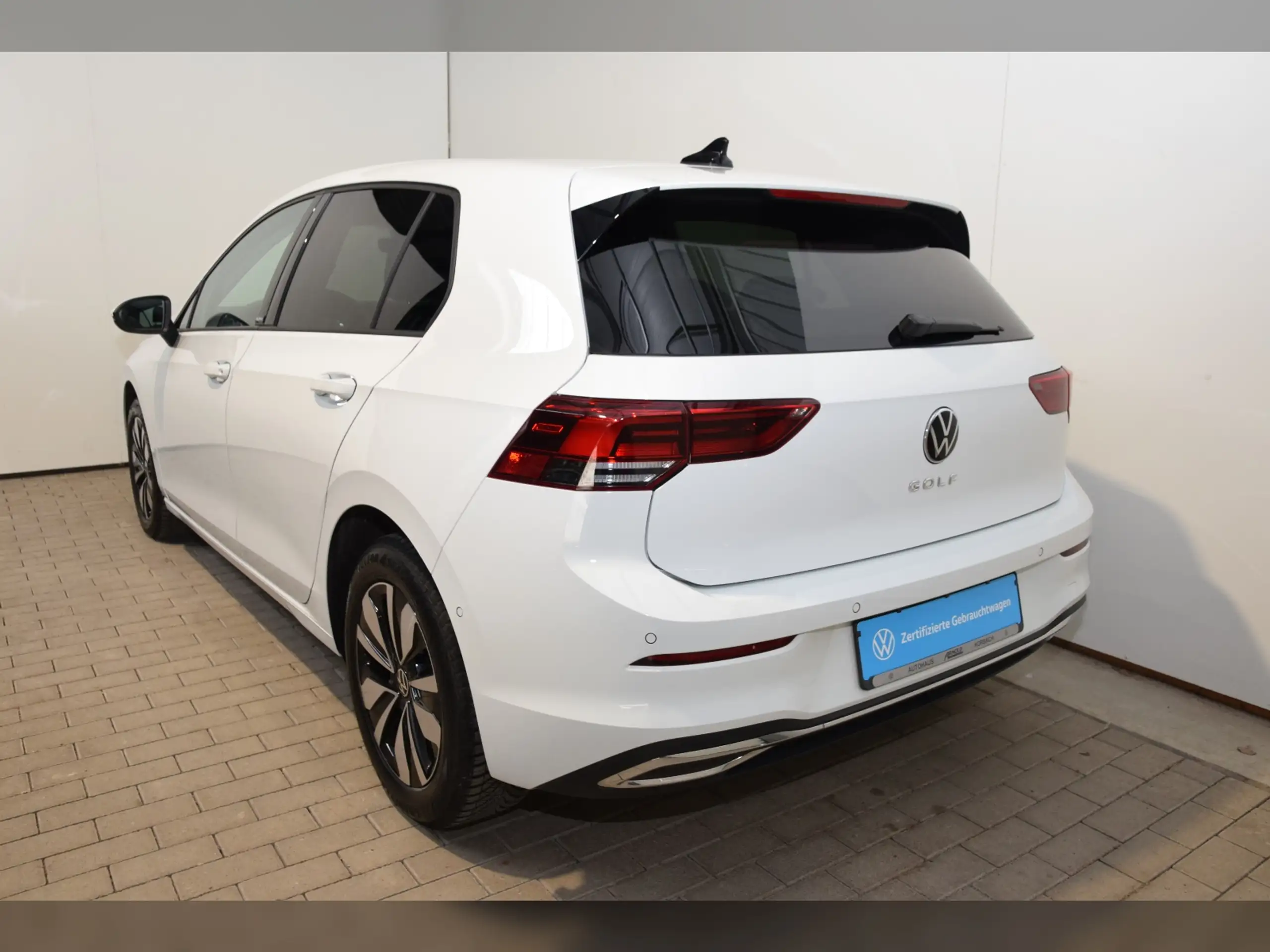 Volkswagen - Golf