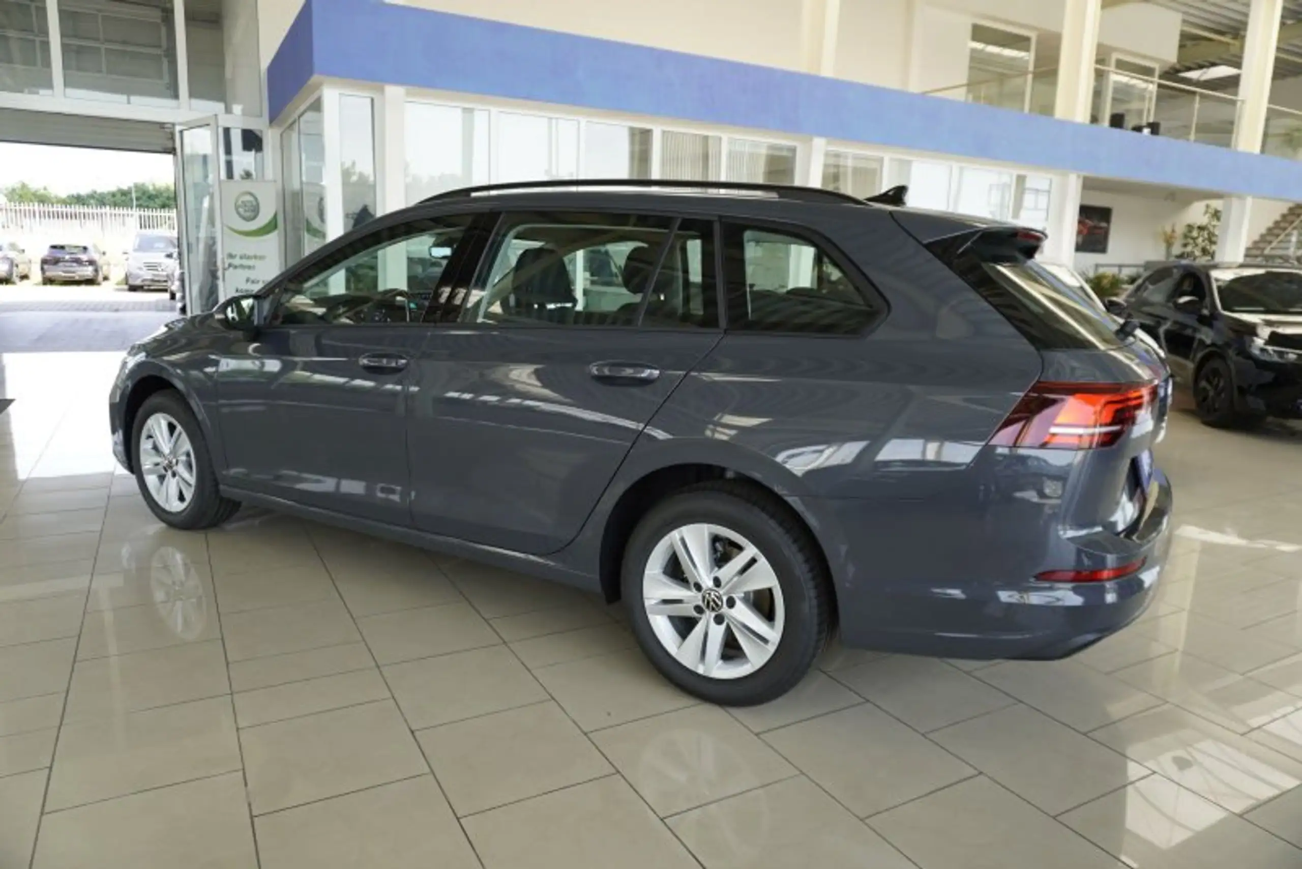 Volkswagen - Golf