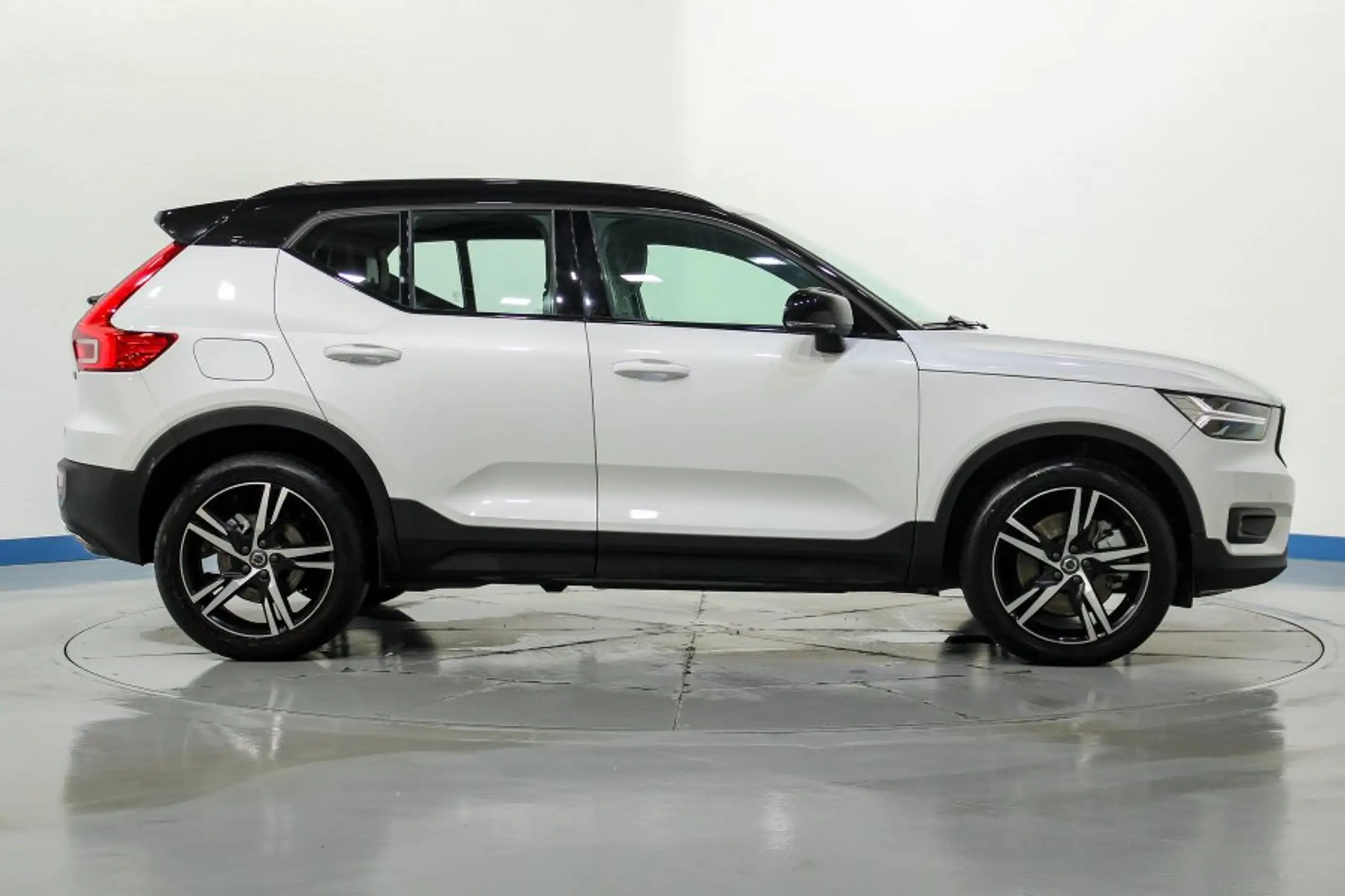 Volvo - XC40