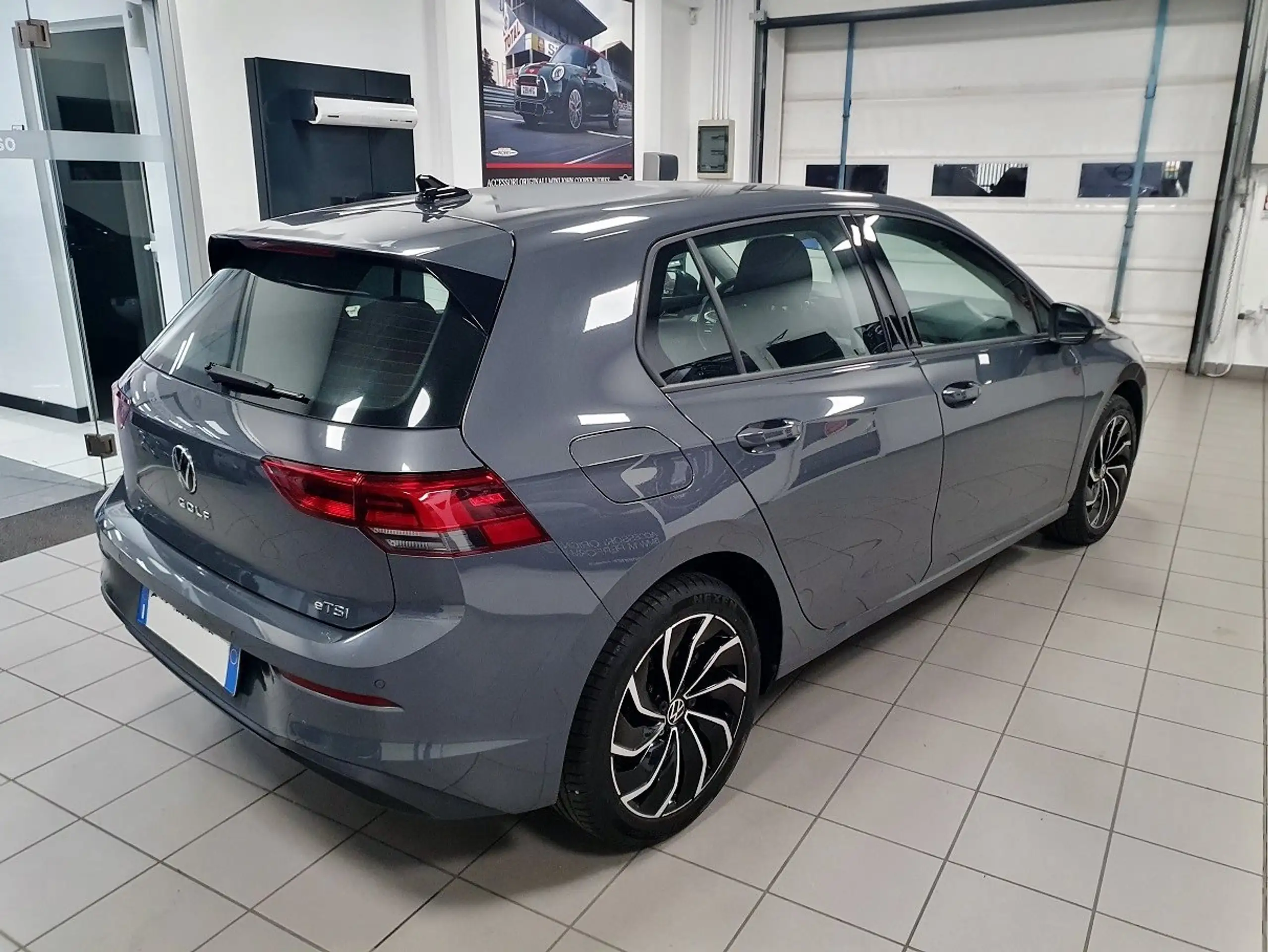 Volkswagen - Golf