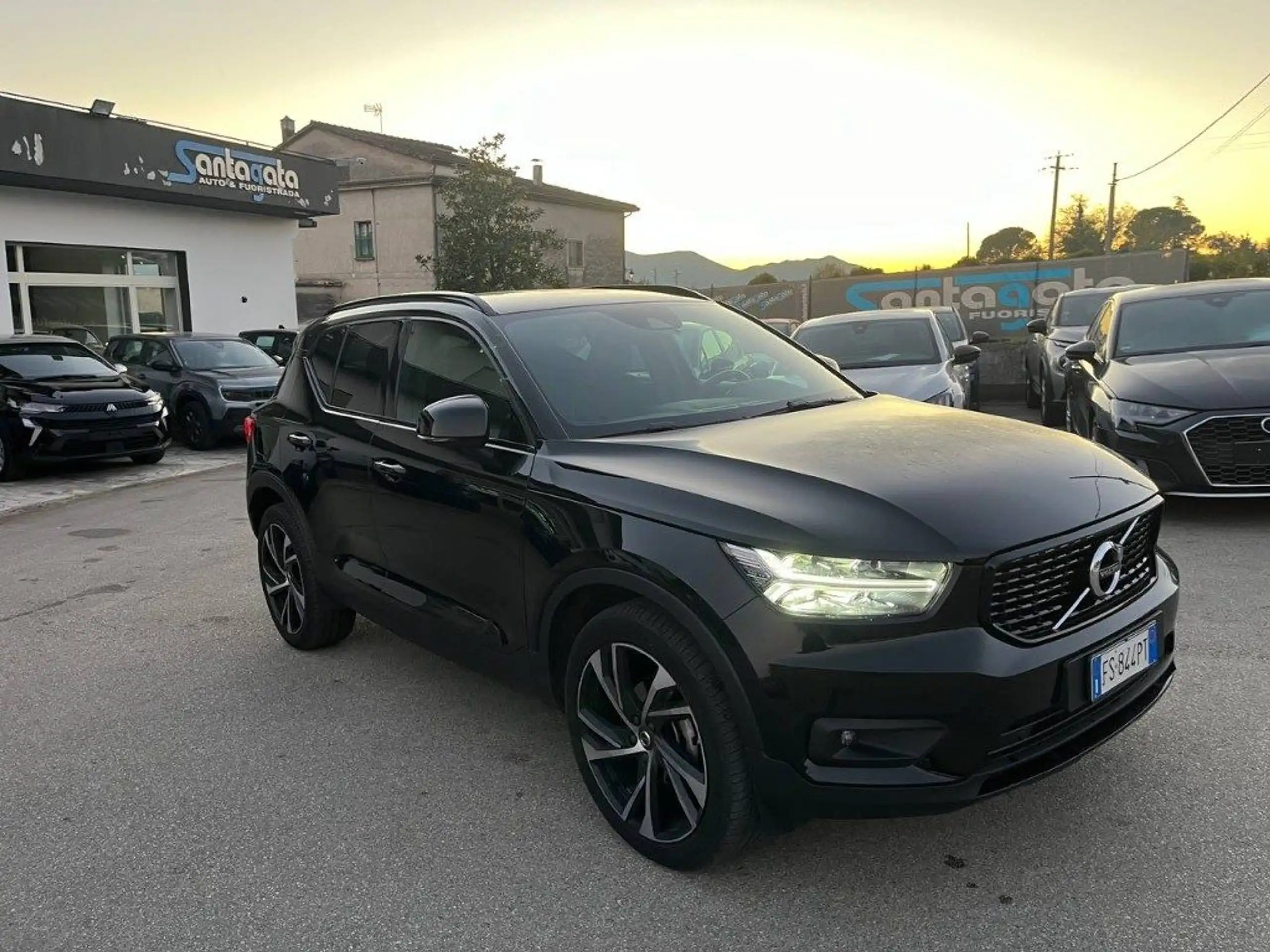 Volvo - XC40