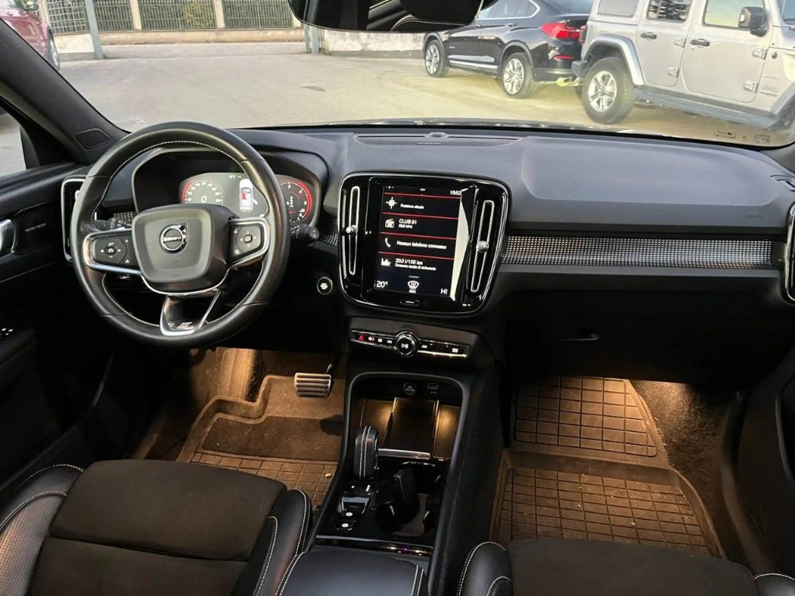 Volvo - XC40