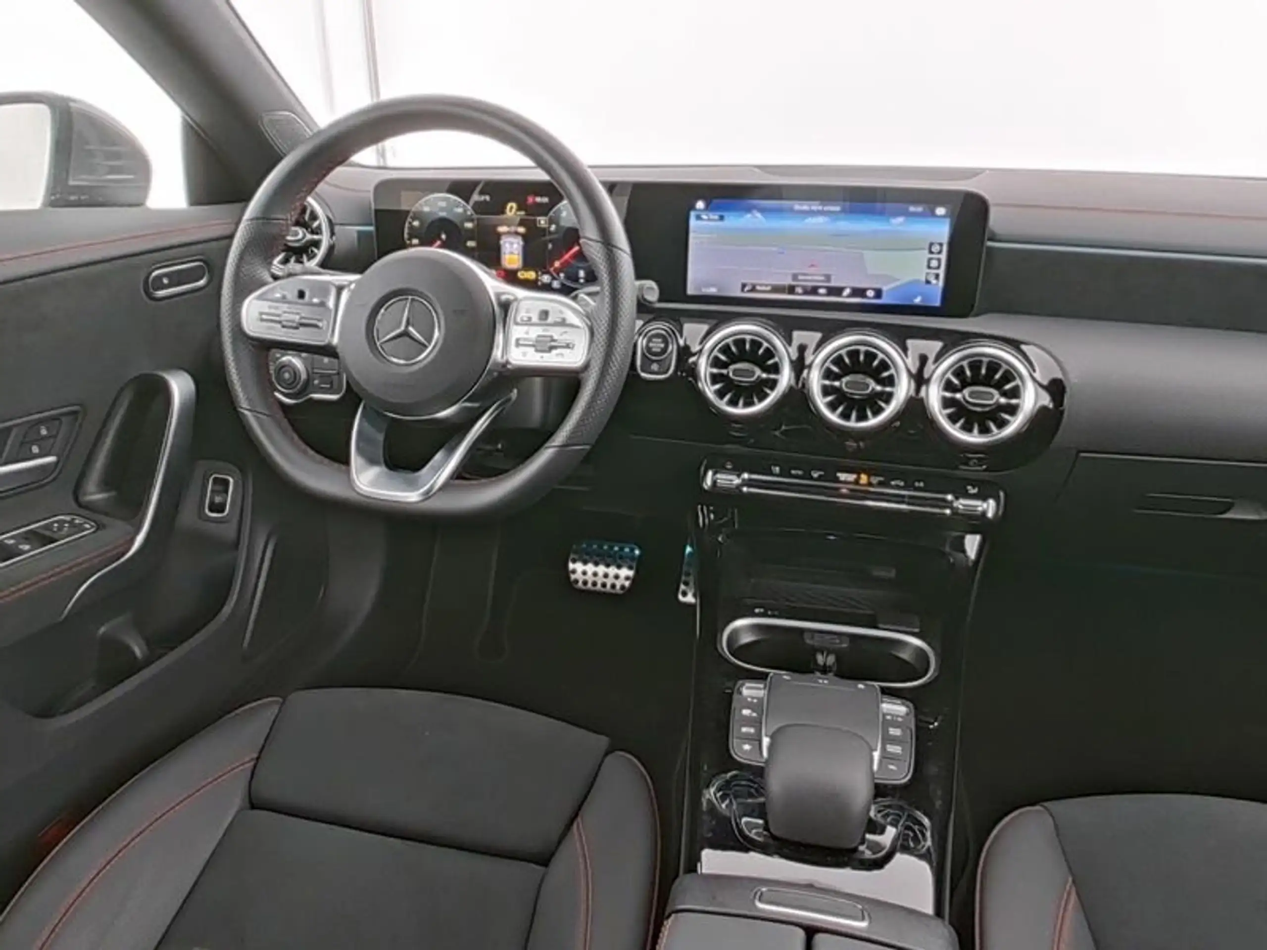 Mercedes-Benz - CLA 200