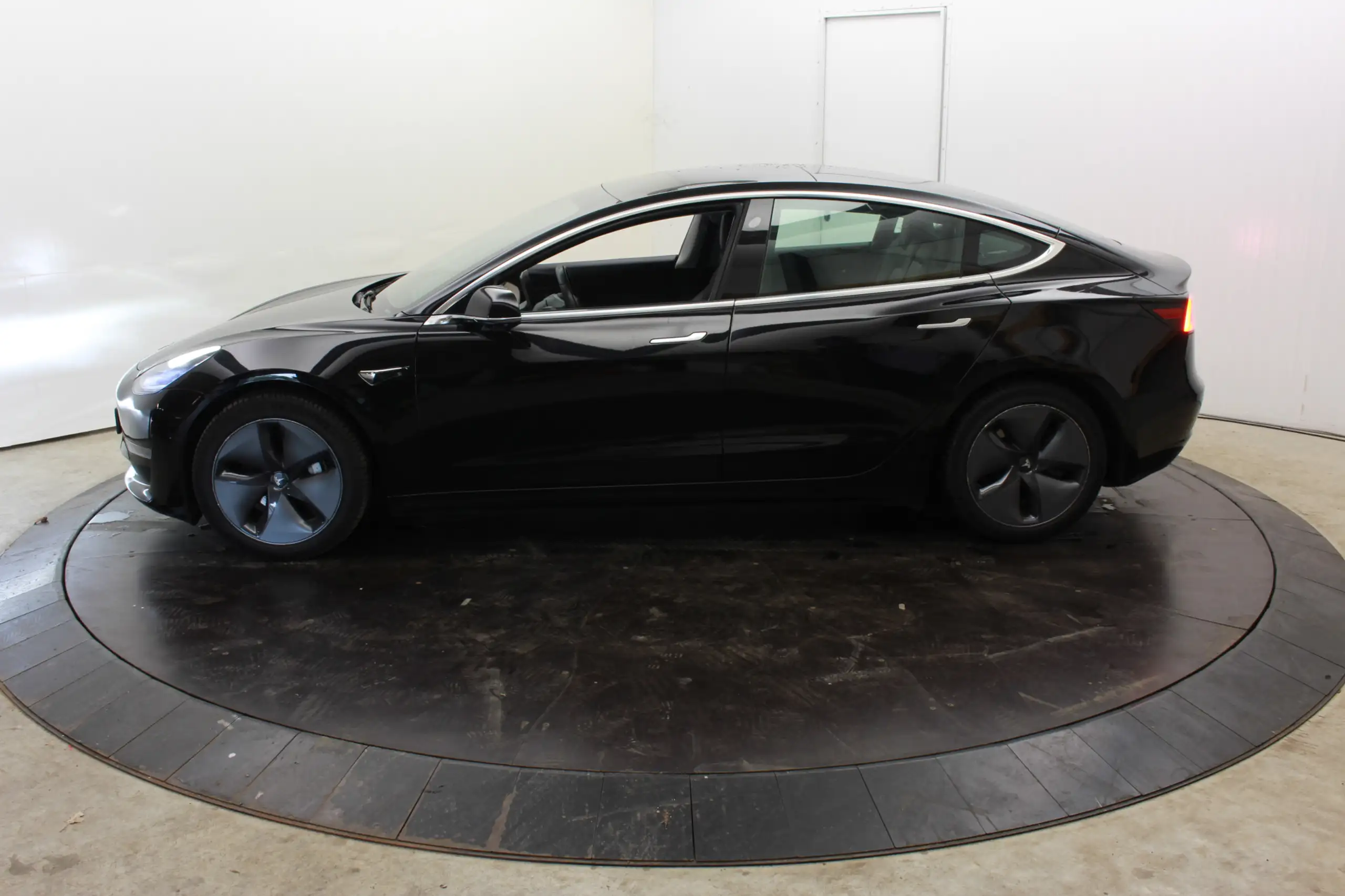 Tesla - Model 3