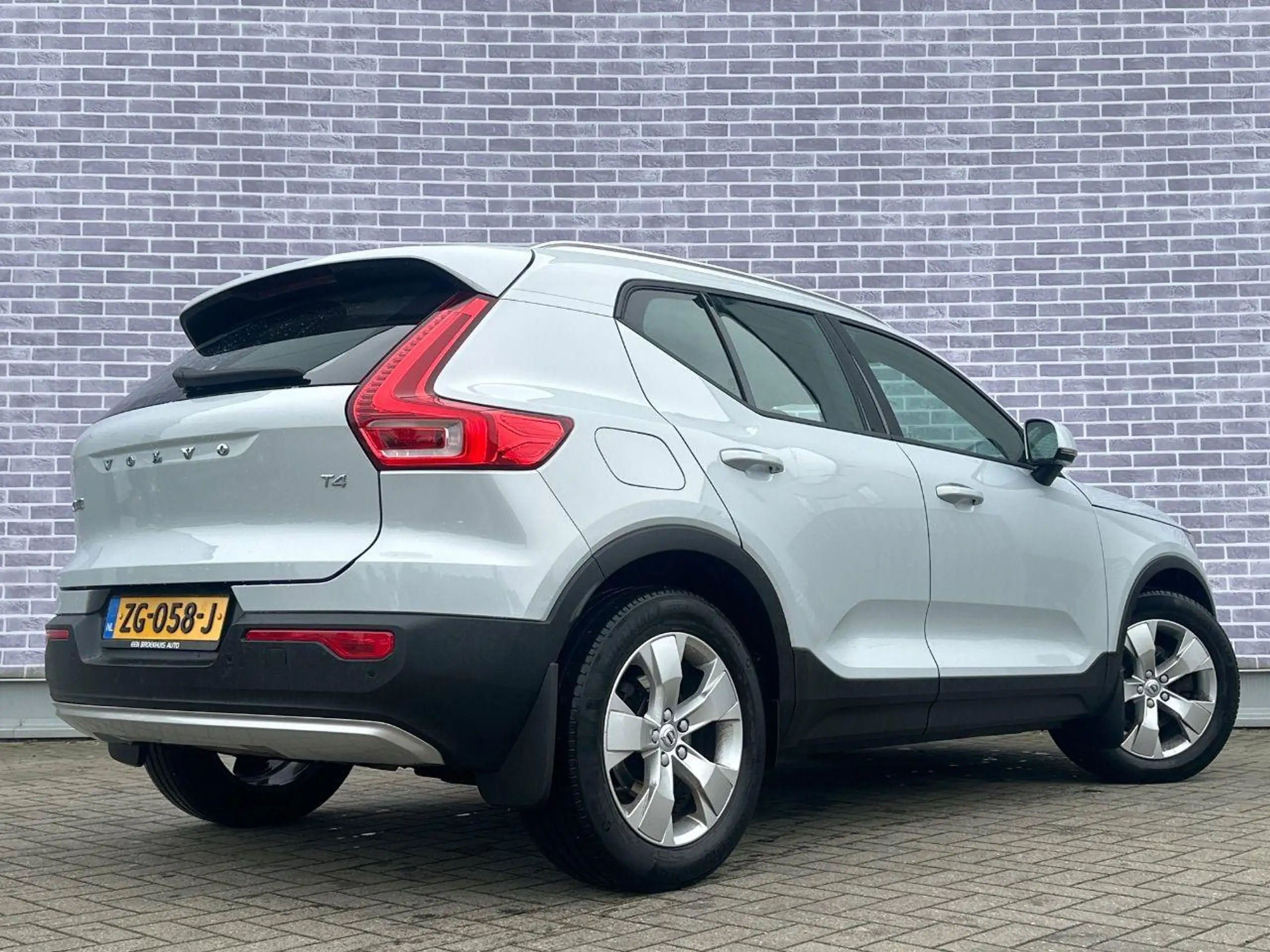 Volvo - XC40