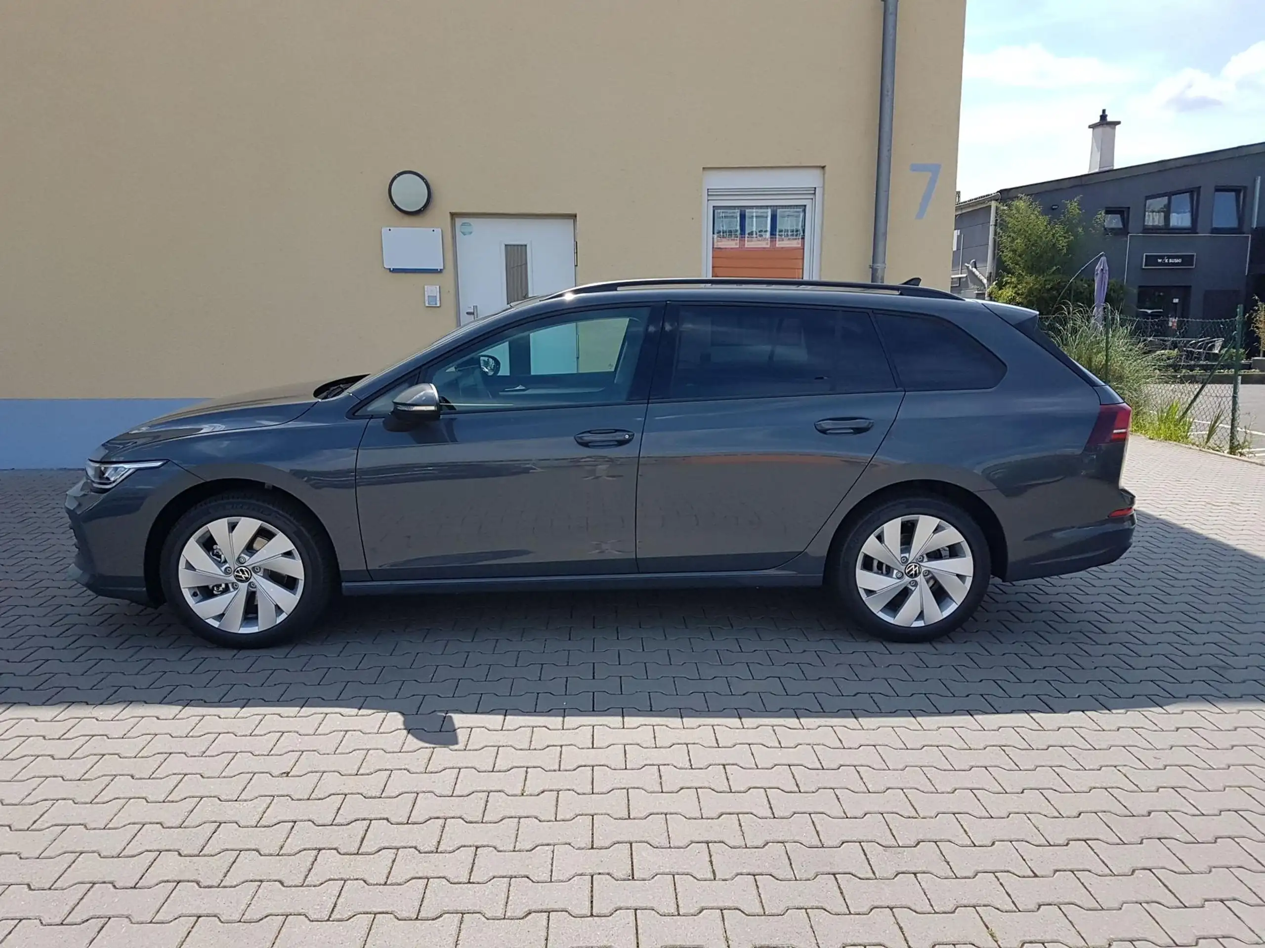 Volkswagen - Golf