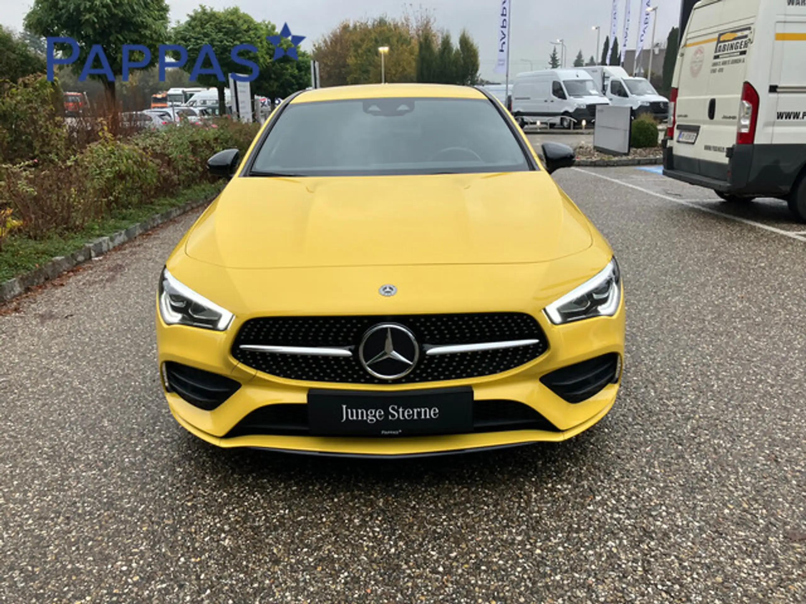 Mercedes-Benz - CLA 200