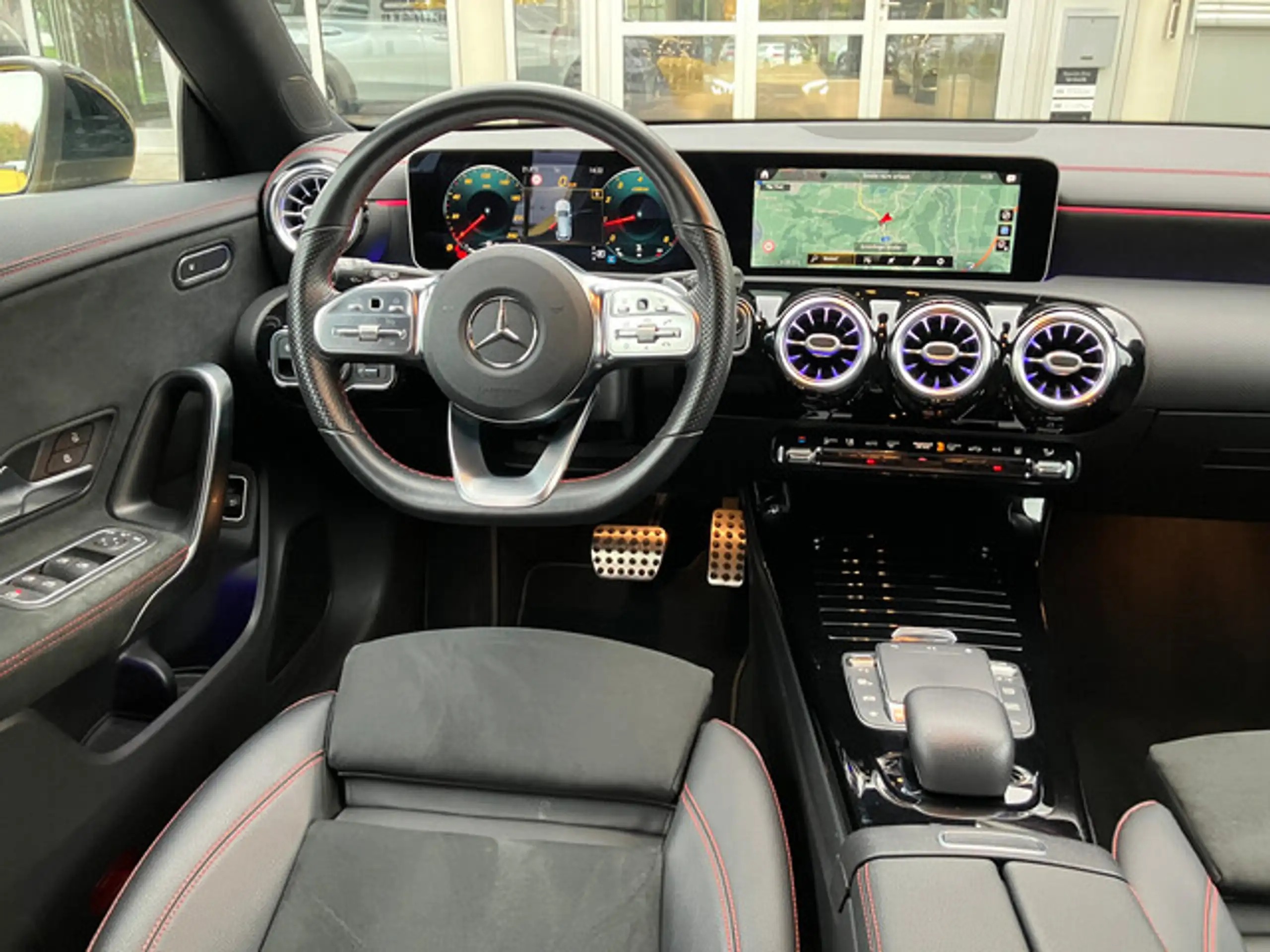 Mercedes-Benz - CLA 200