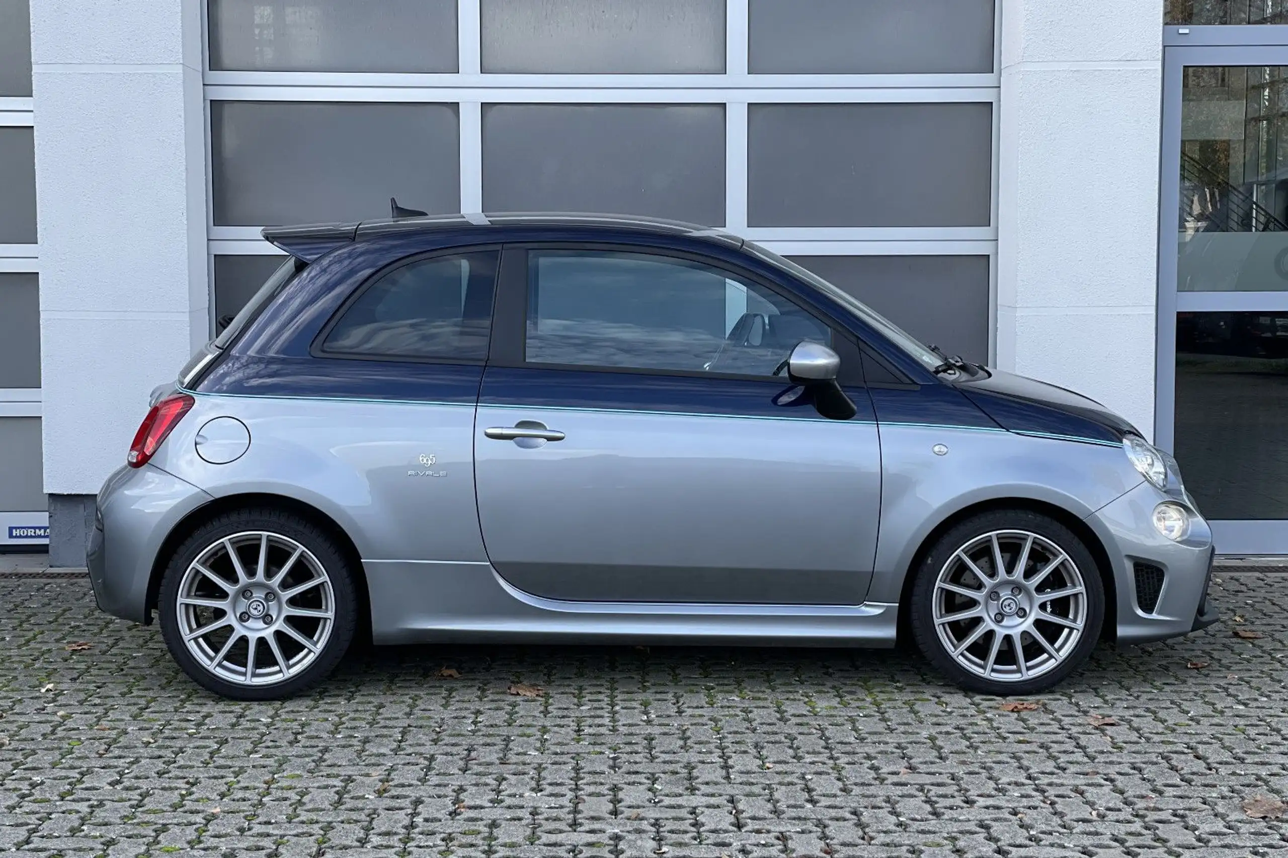 Abarth - 695