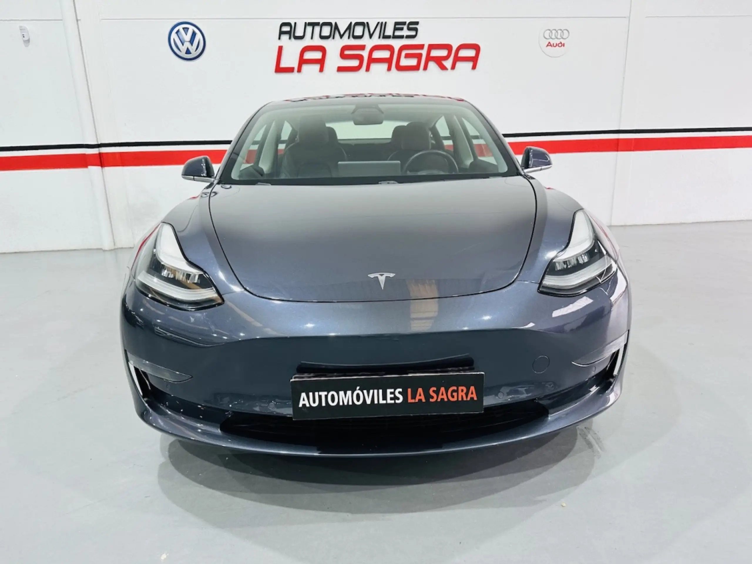 Tesla - Model 3