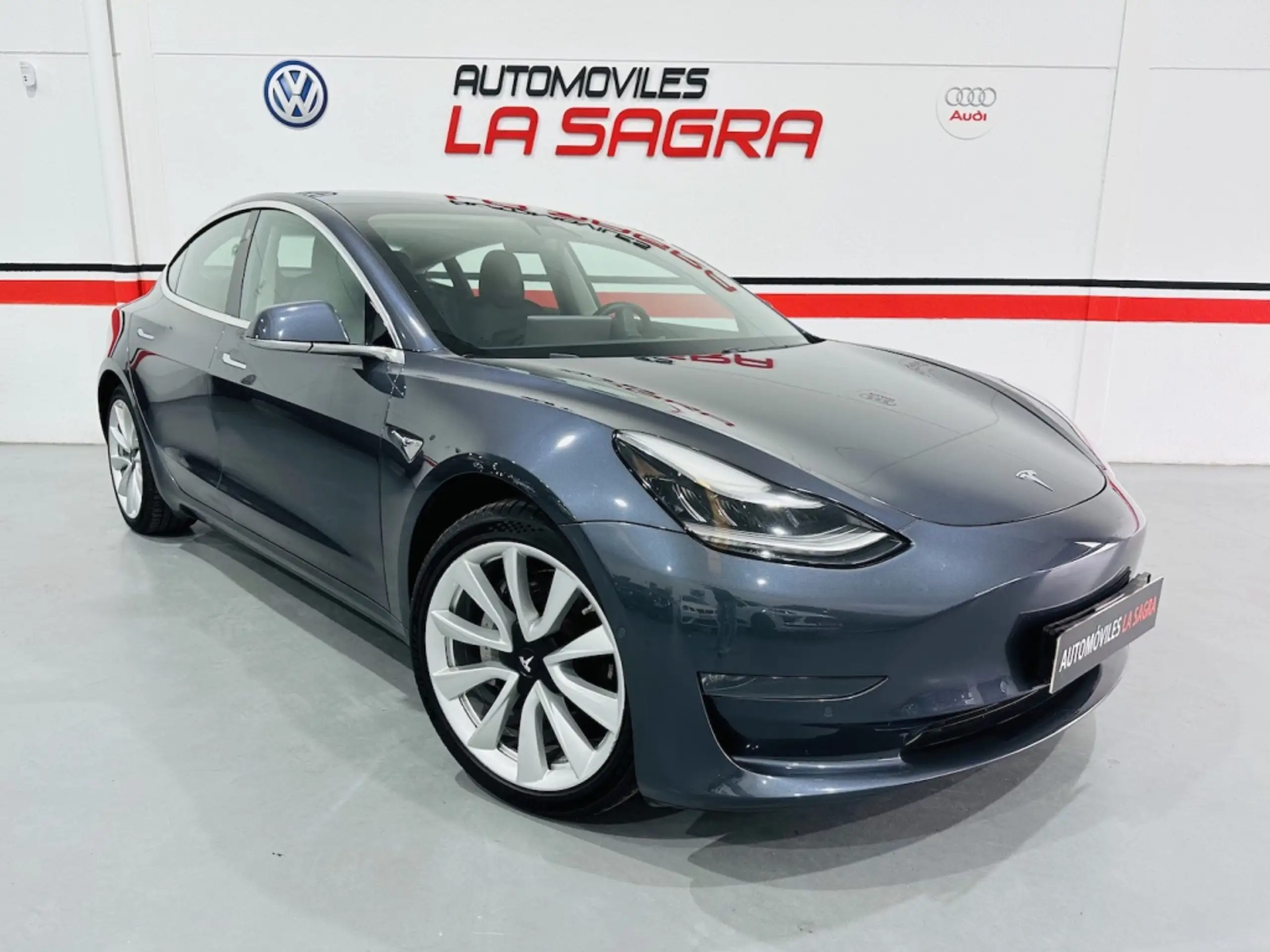 Tesla - Model 3