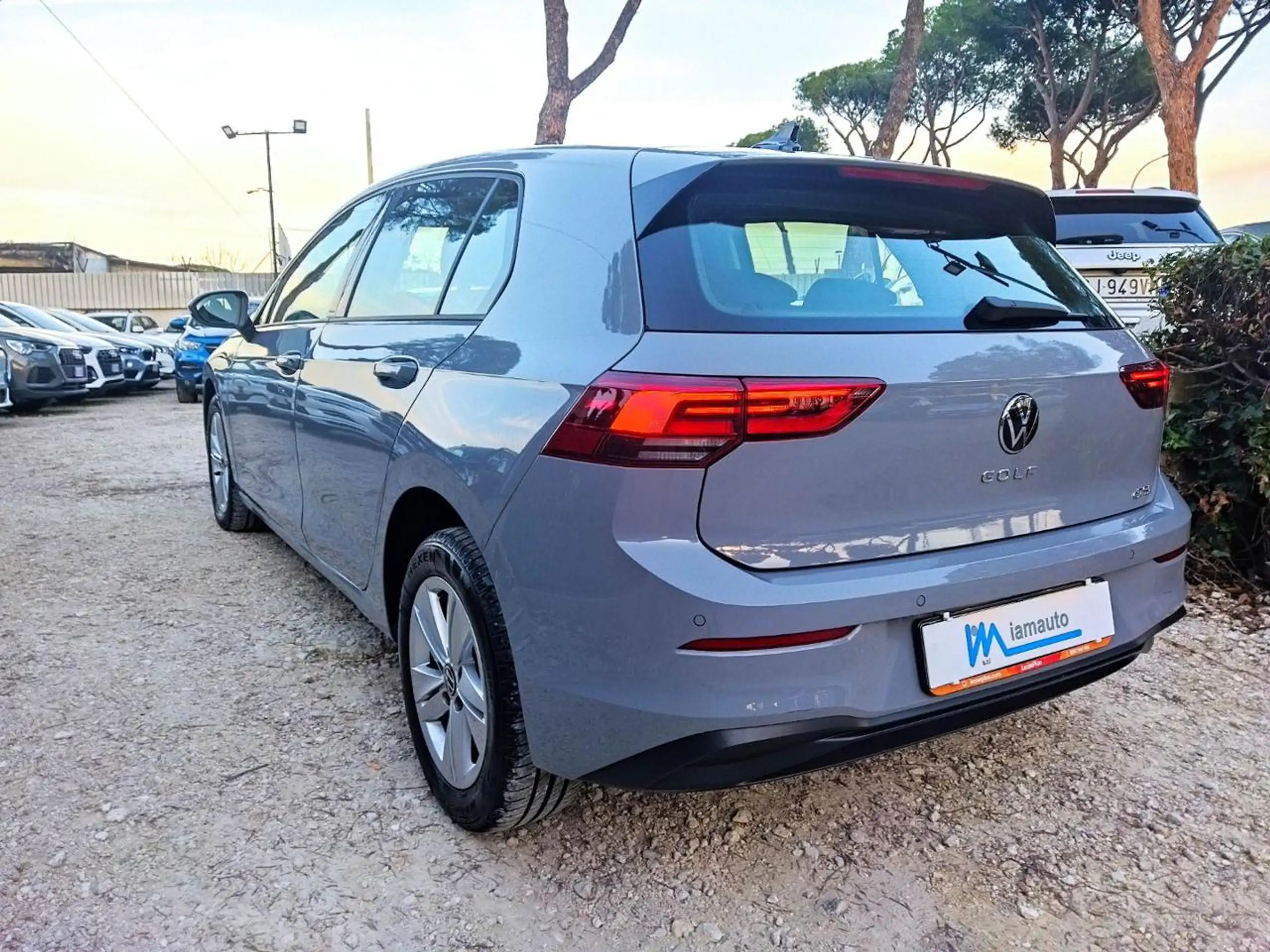 Volkswagen - Golf