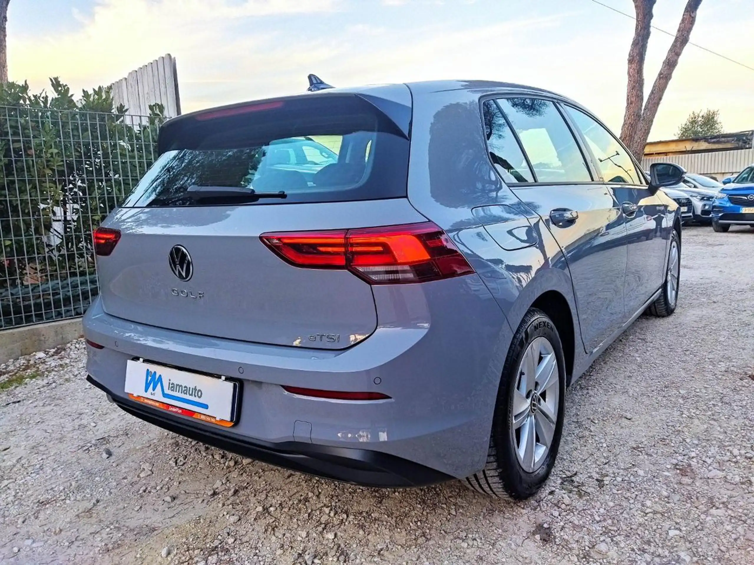 Volkswagen - Golf