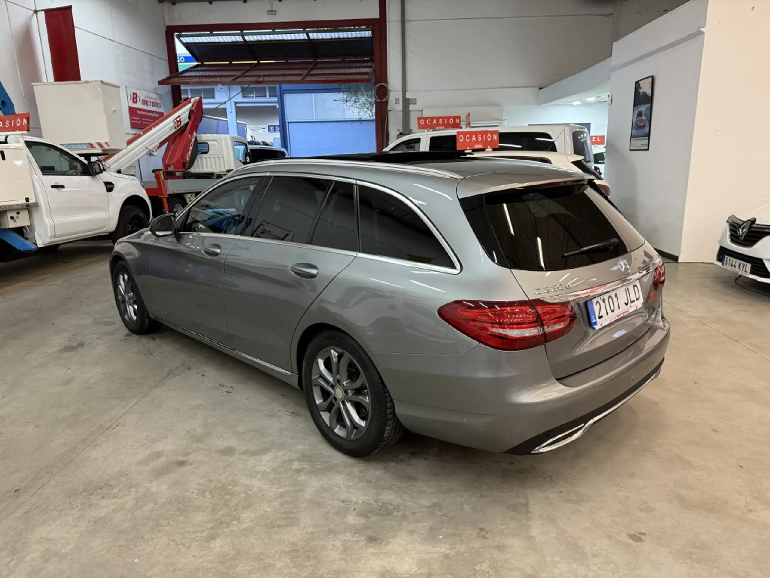 Mercedes-Benz - C 220