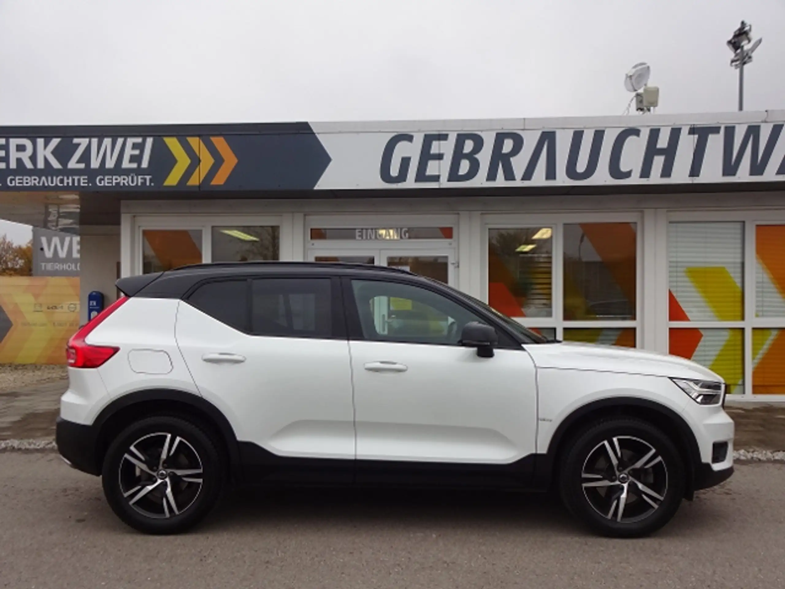 Volvo - XC40