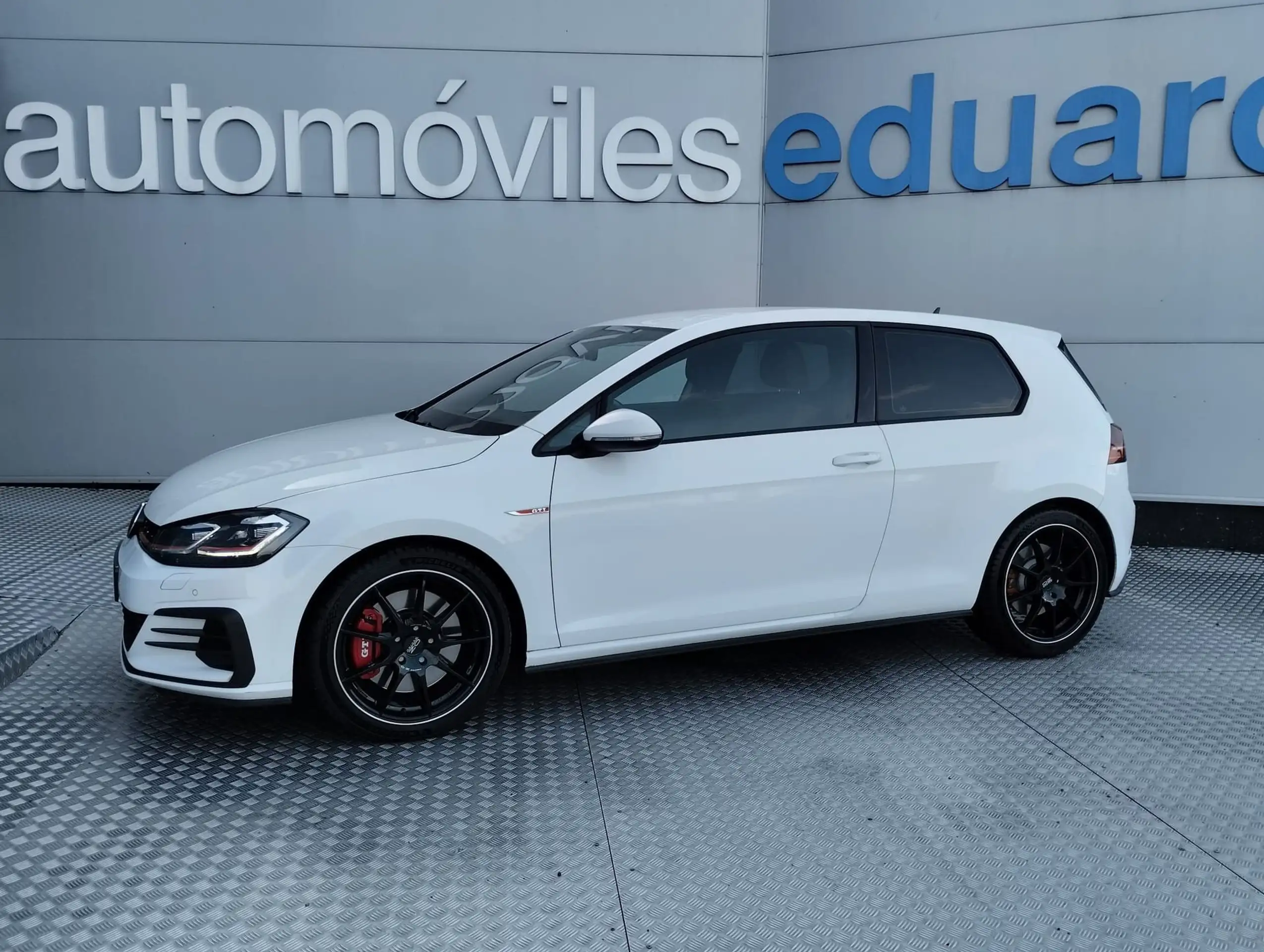 Volkswagen - Golf GTI