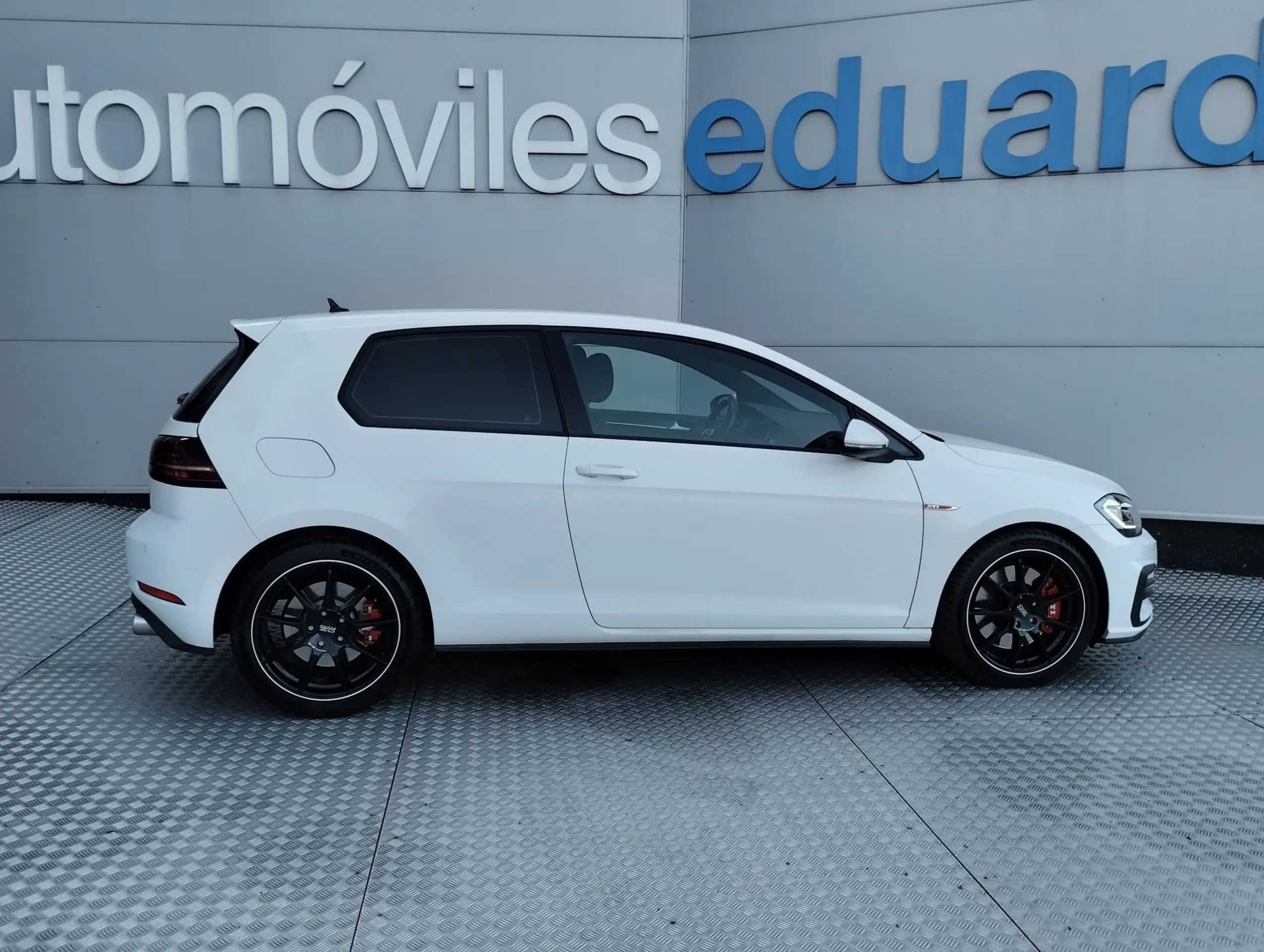 Volkswagen - Golf GTI