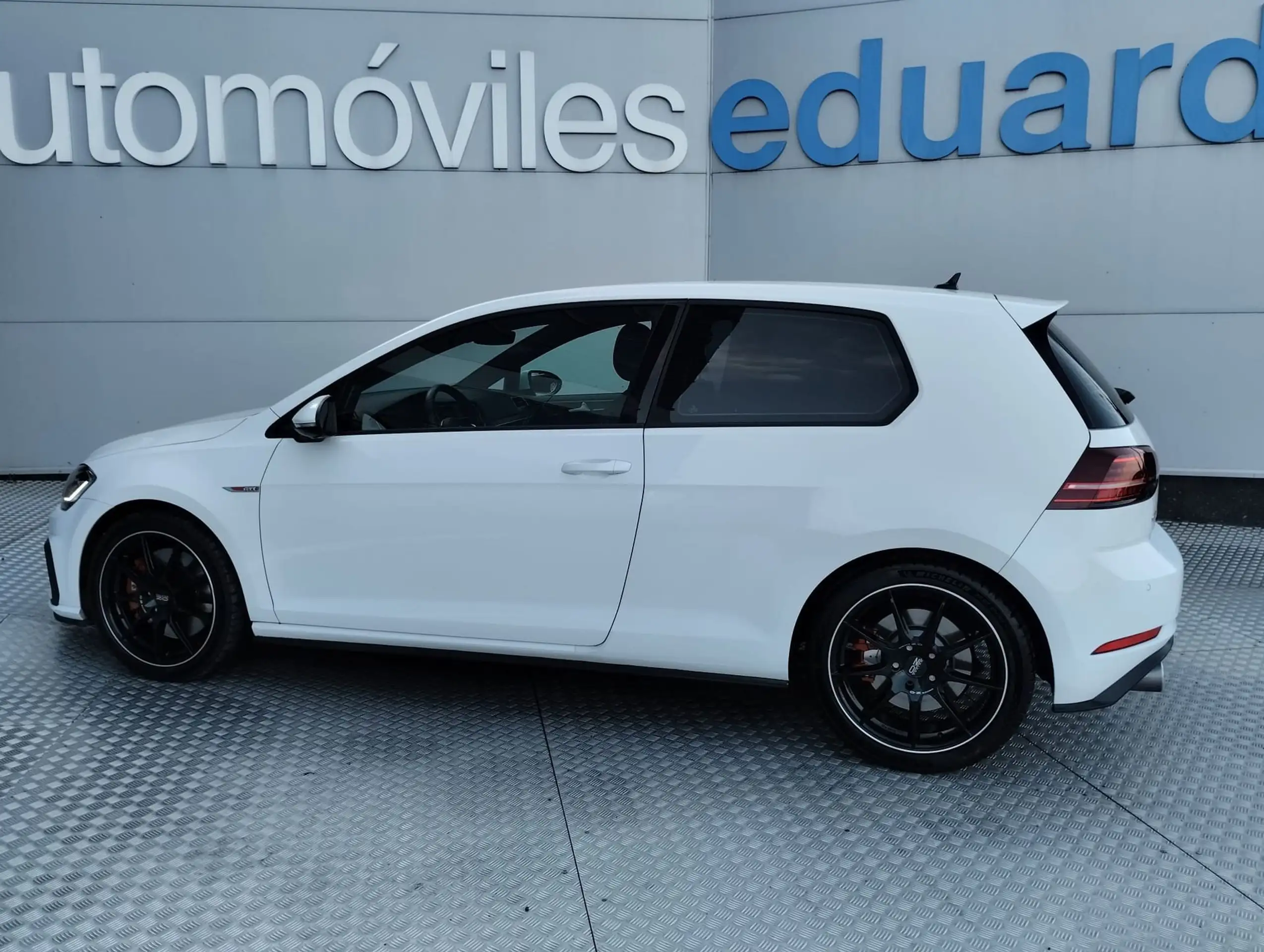 Volkswagen - Golf GTI