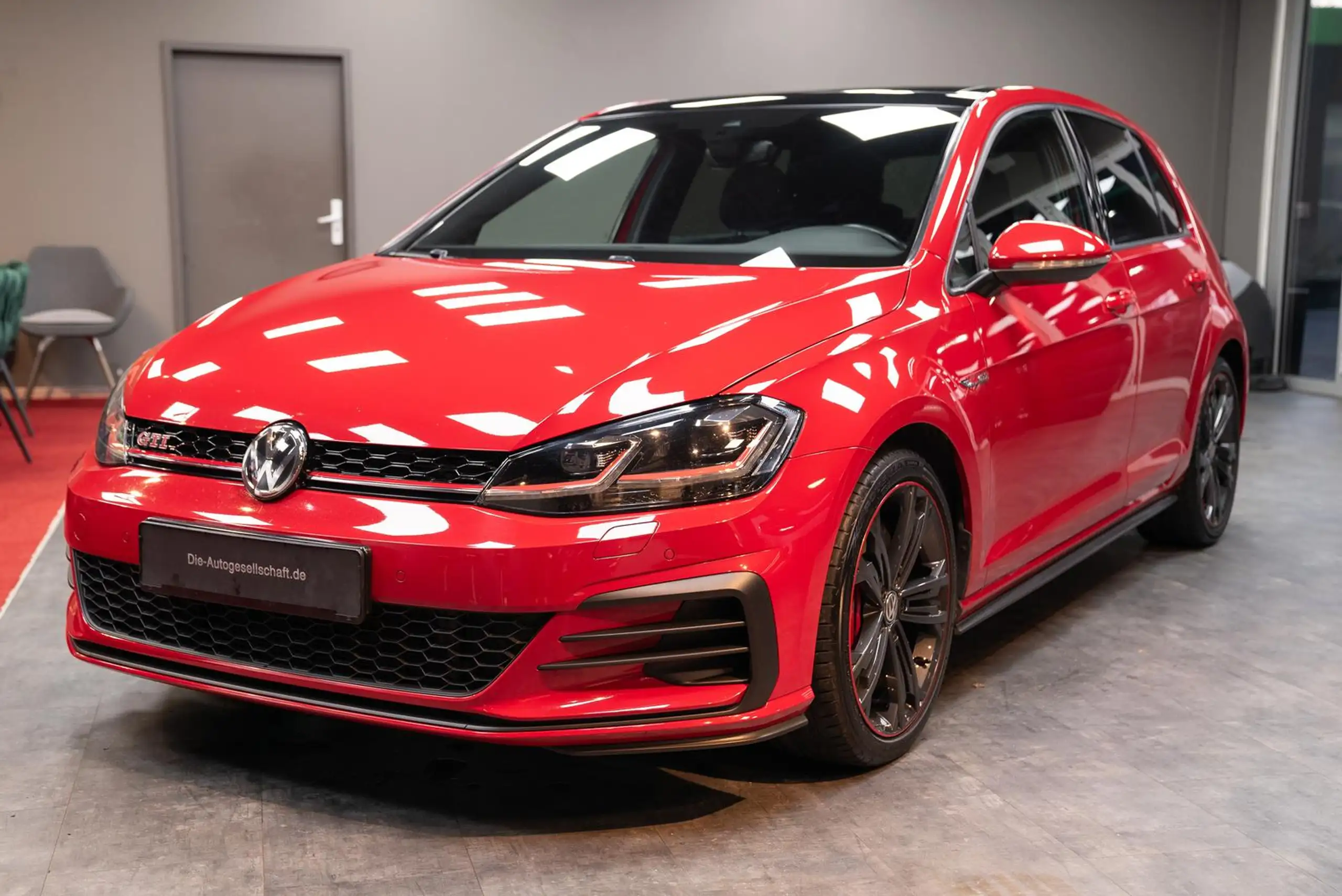 Volkswagen - Golf