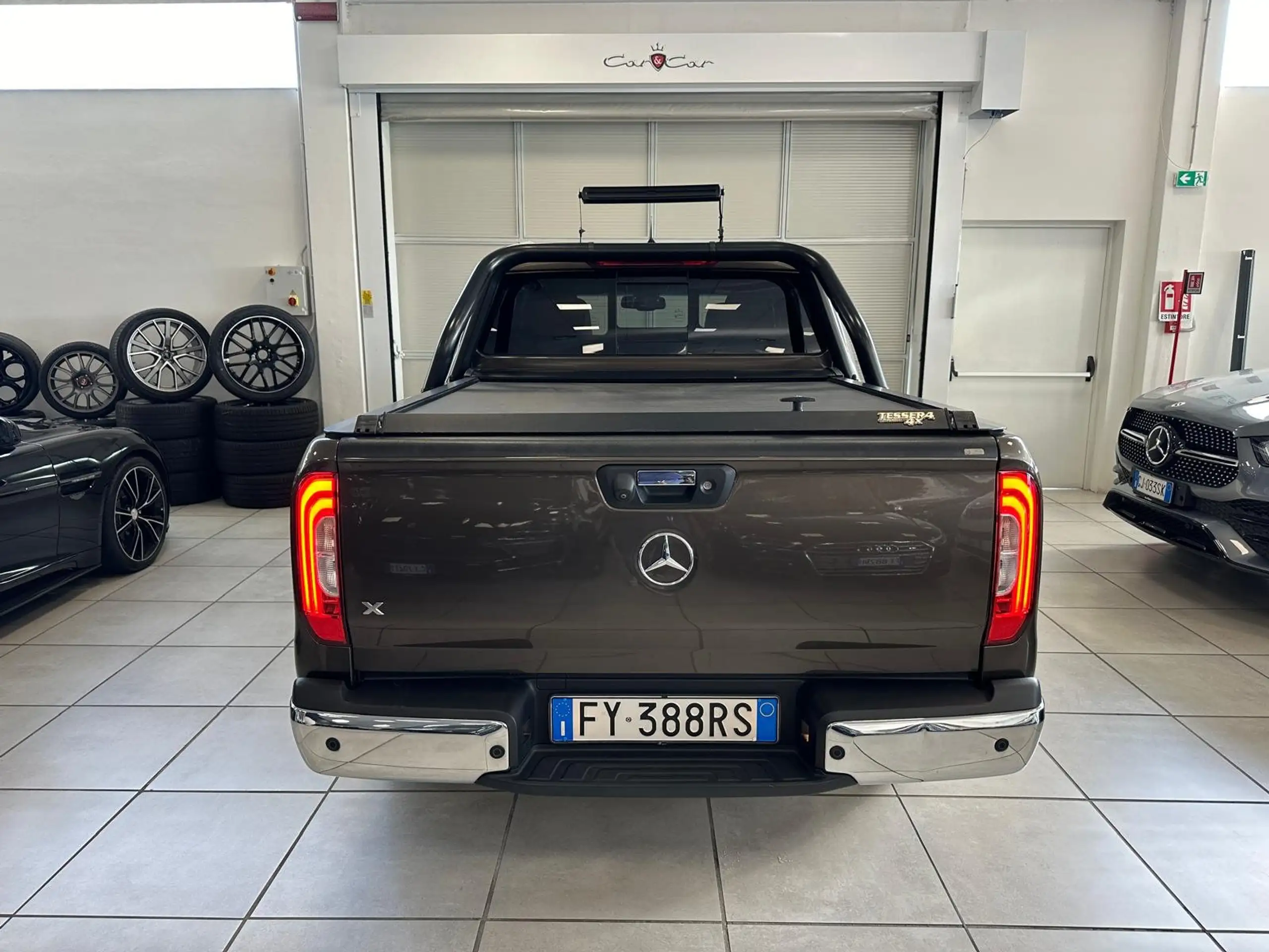 Mercedes-Benz - X 250