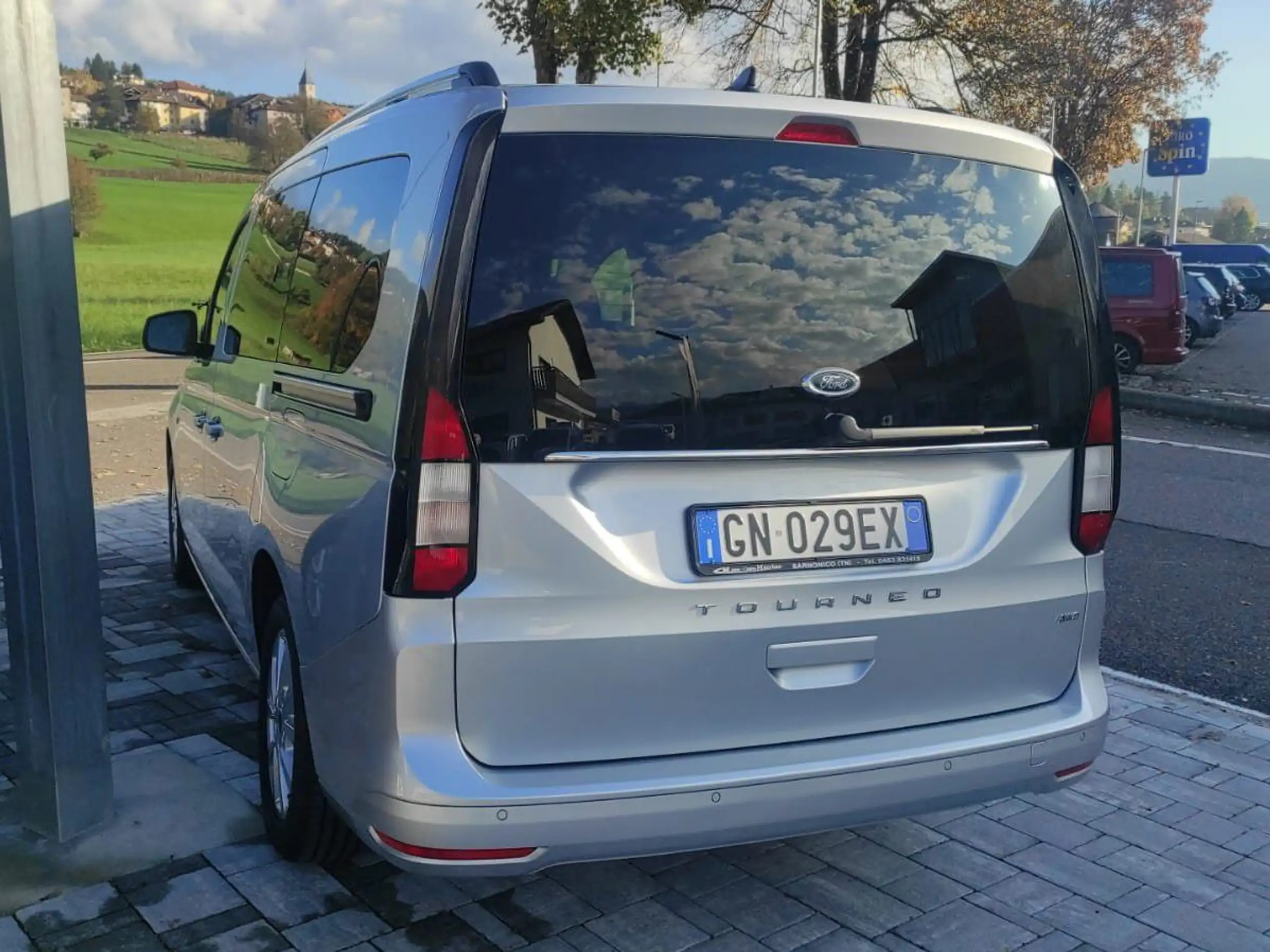 Ford - Grand Tourneo