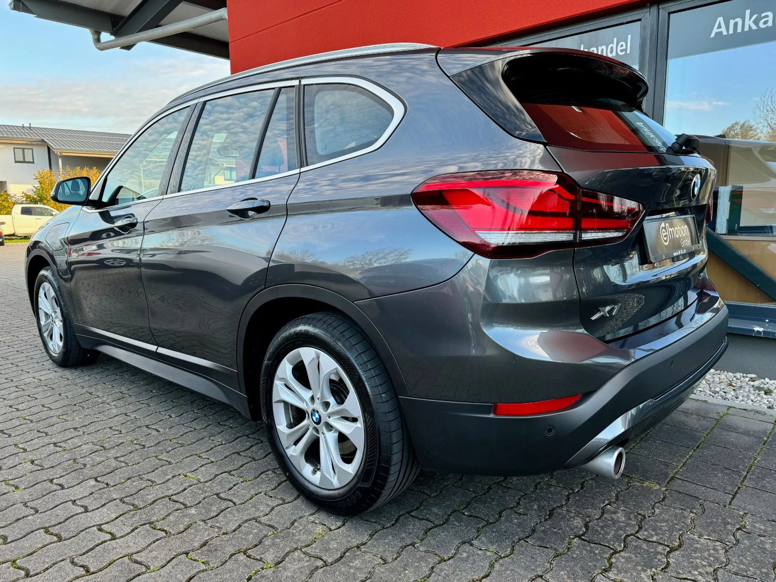 BMW - X1