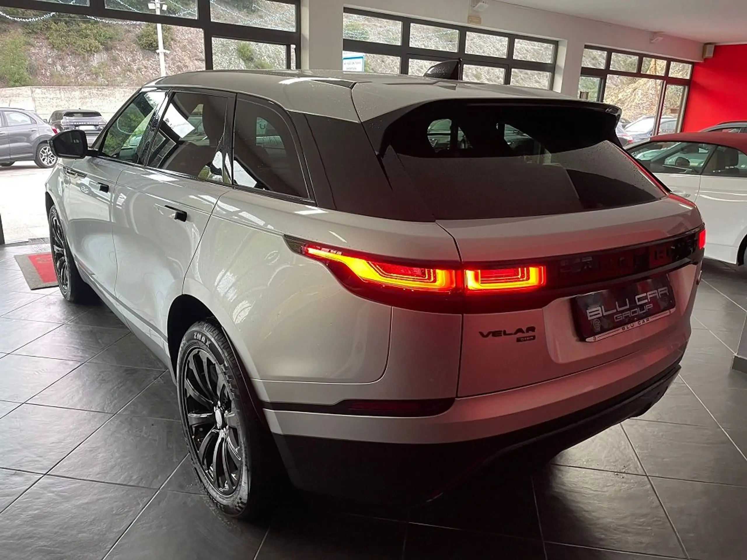 Land Rover - Range Rover Velar