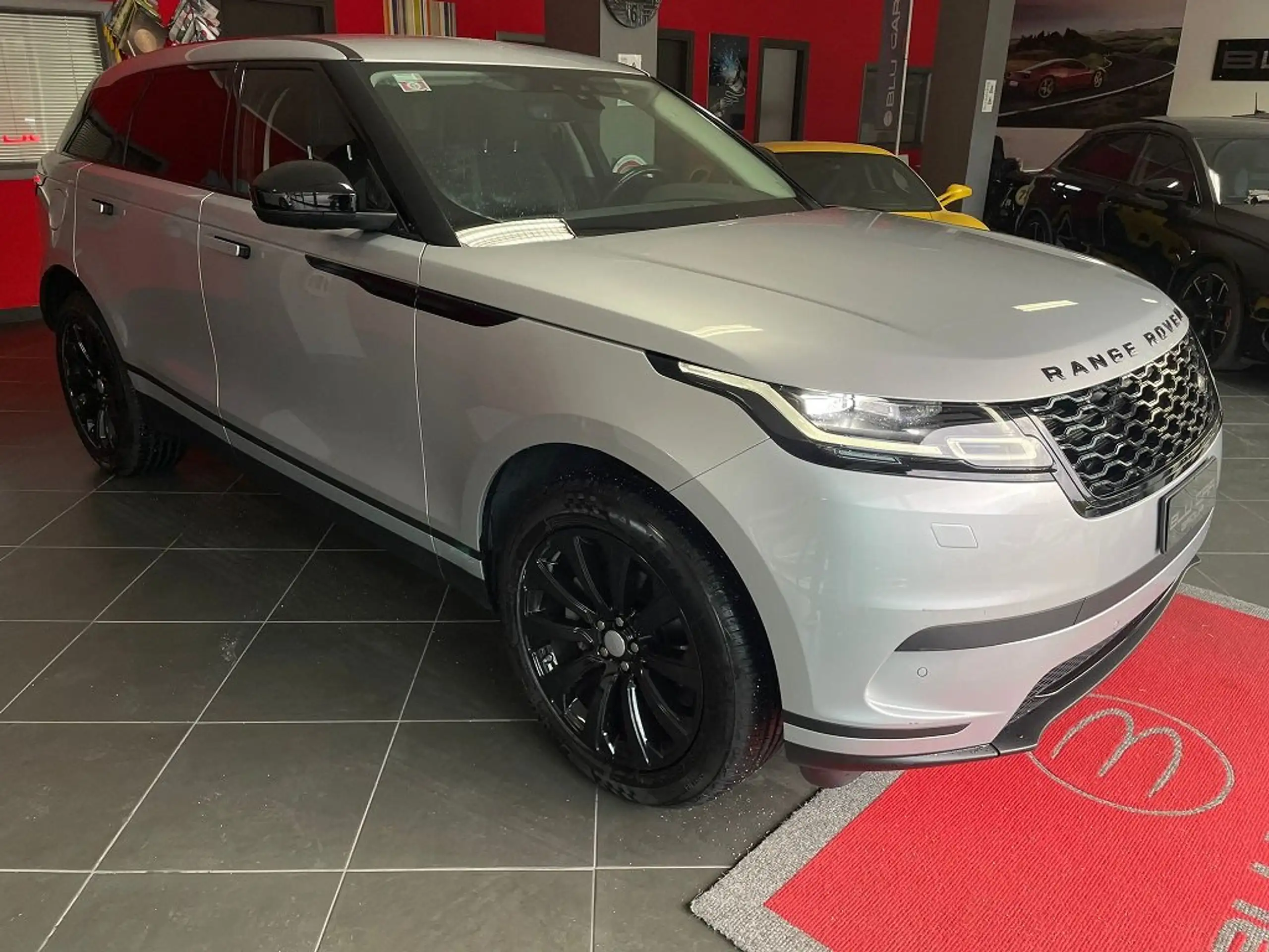 Land Rover - Range Rover Velar