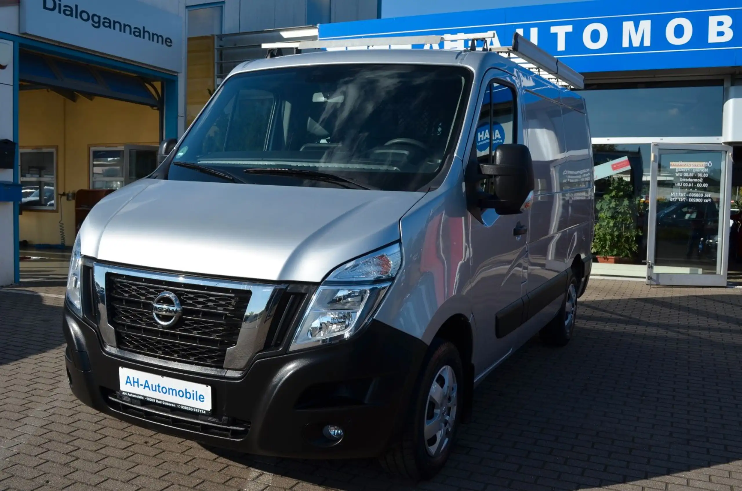 Nissan NV400 2021