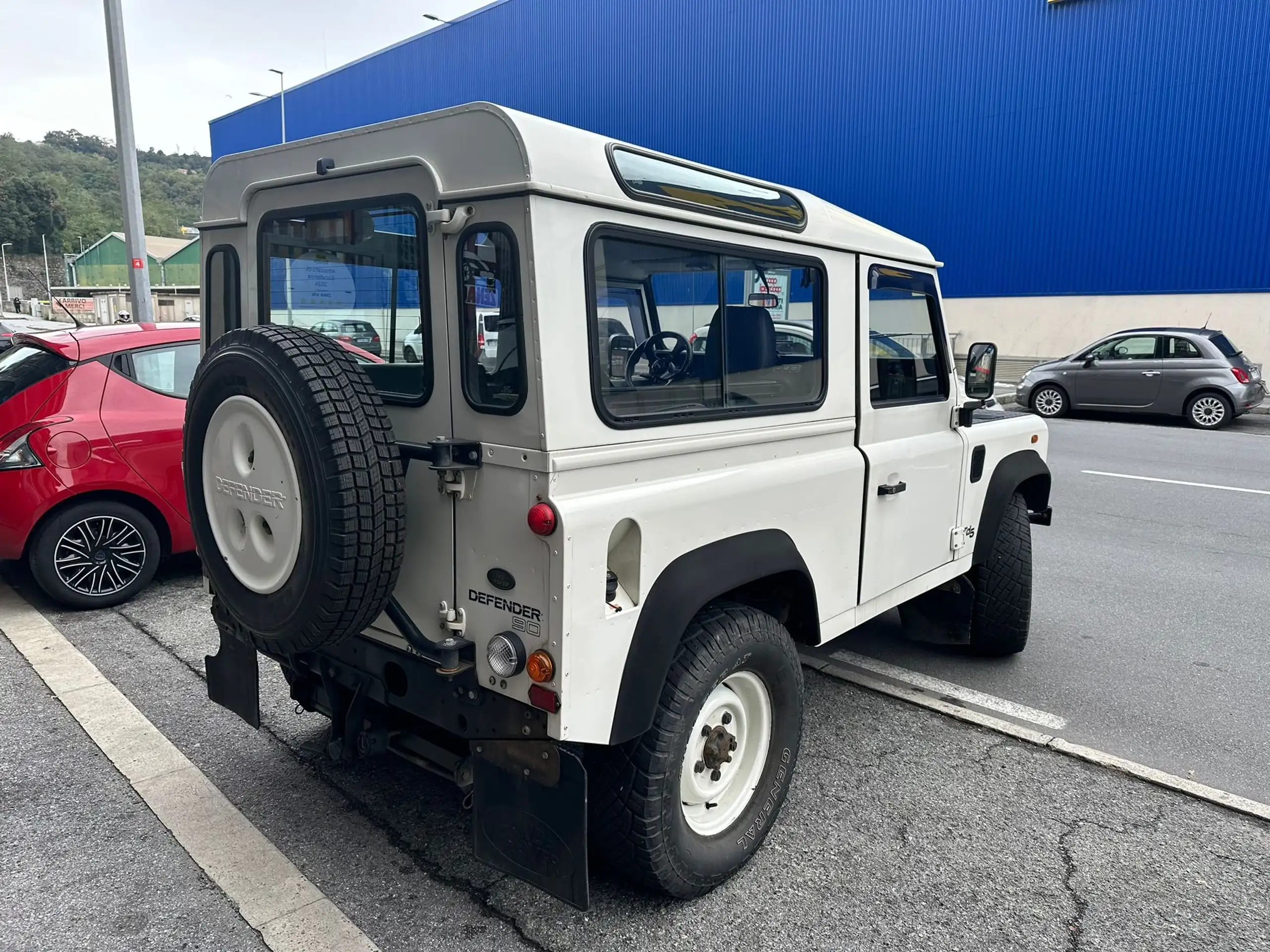 Land Rover - Defender