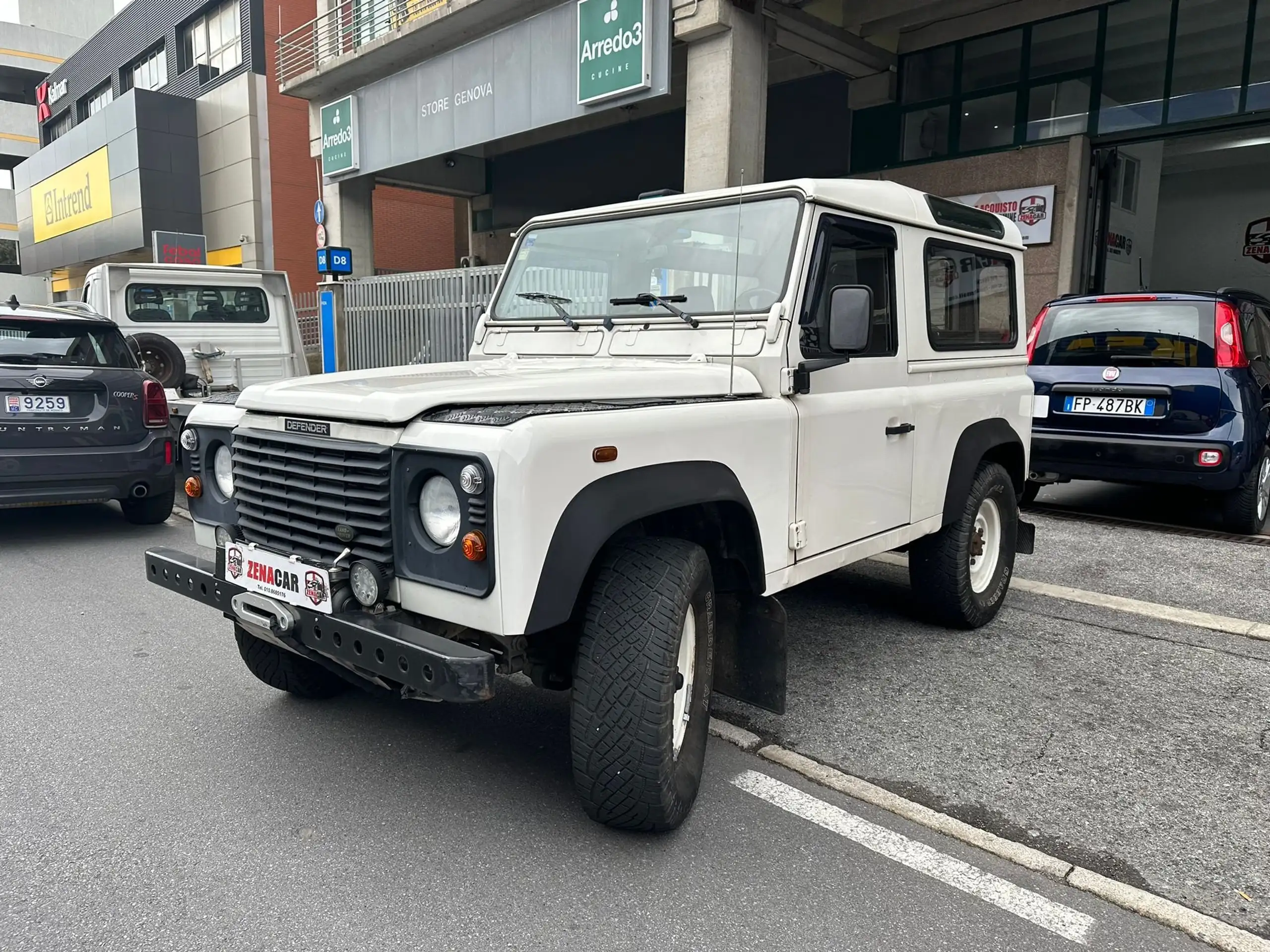 Land Rover - Defender