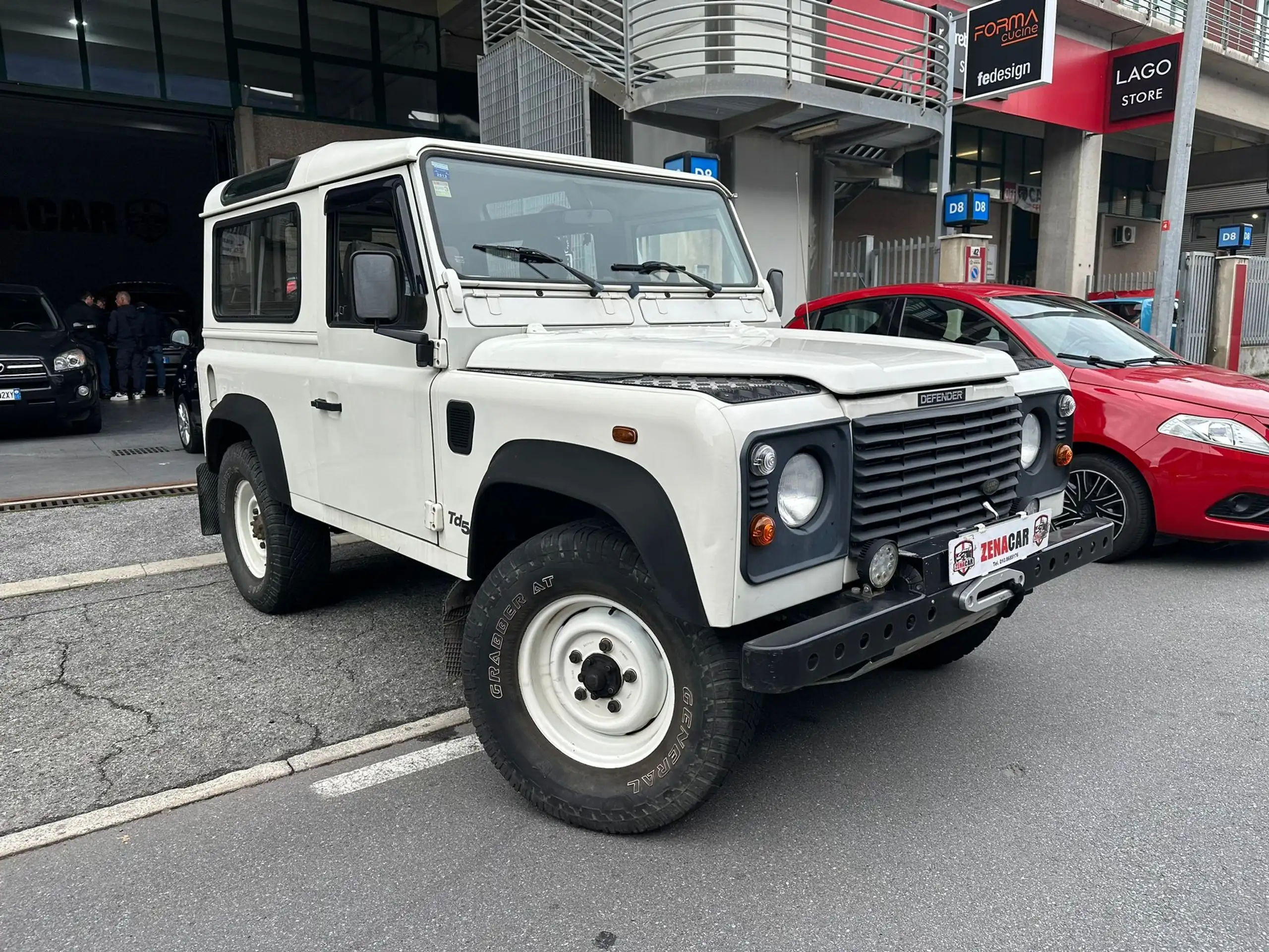 Land Rover - Defender