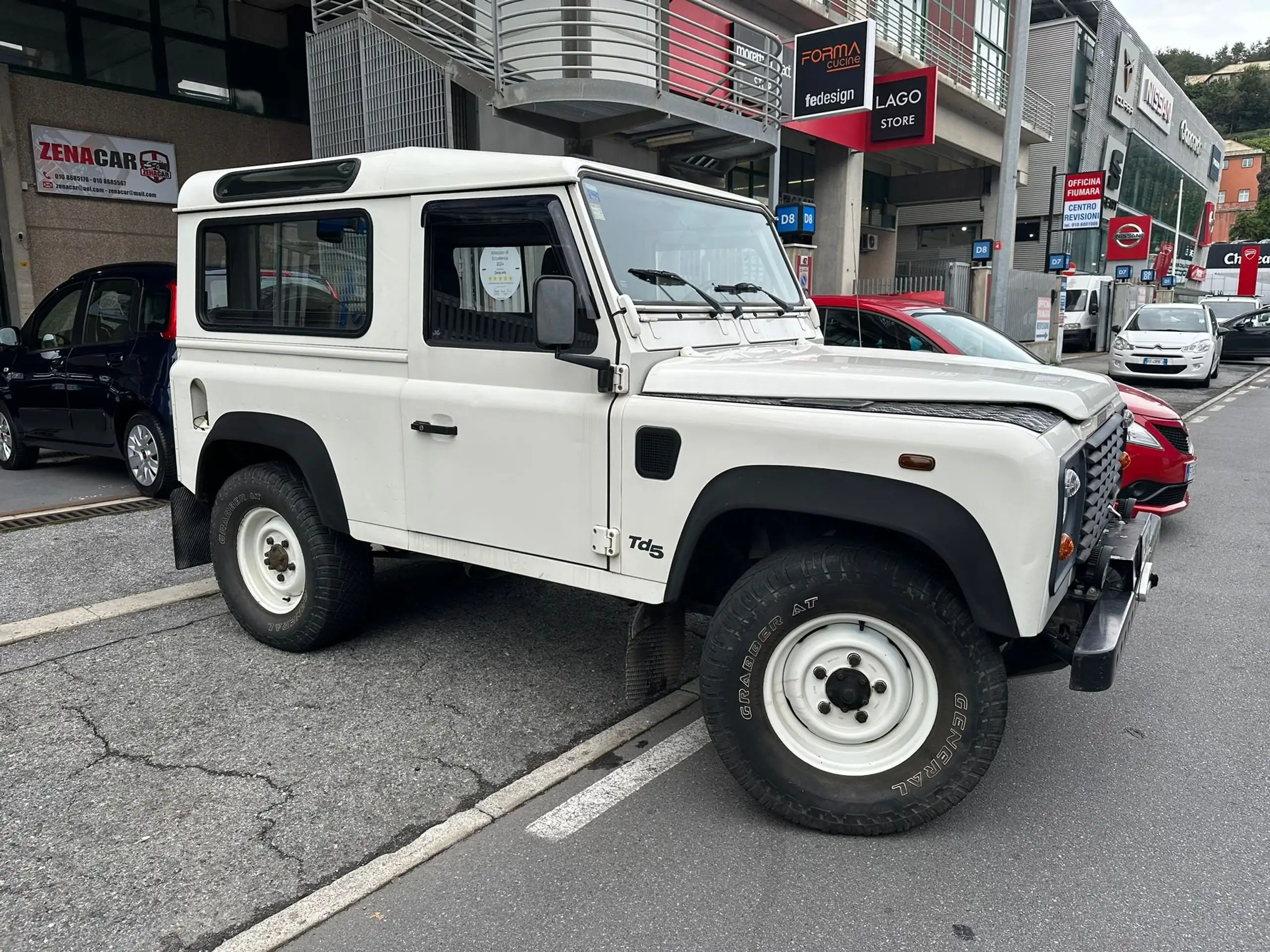 Land Rover - Defender