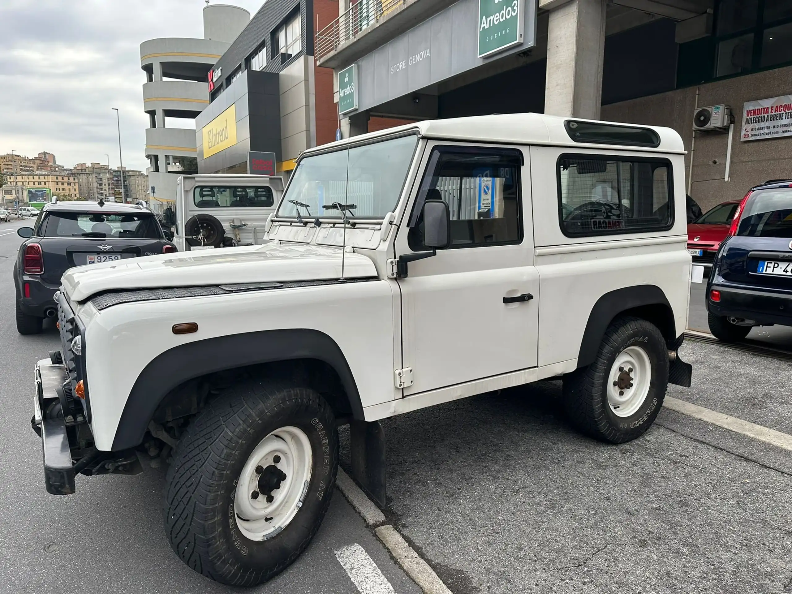 Land Rover - Defender